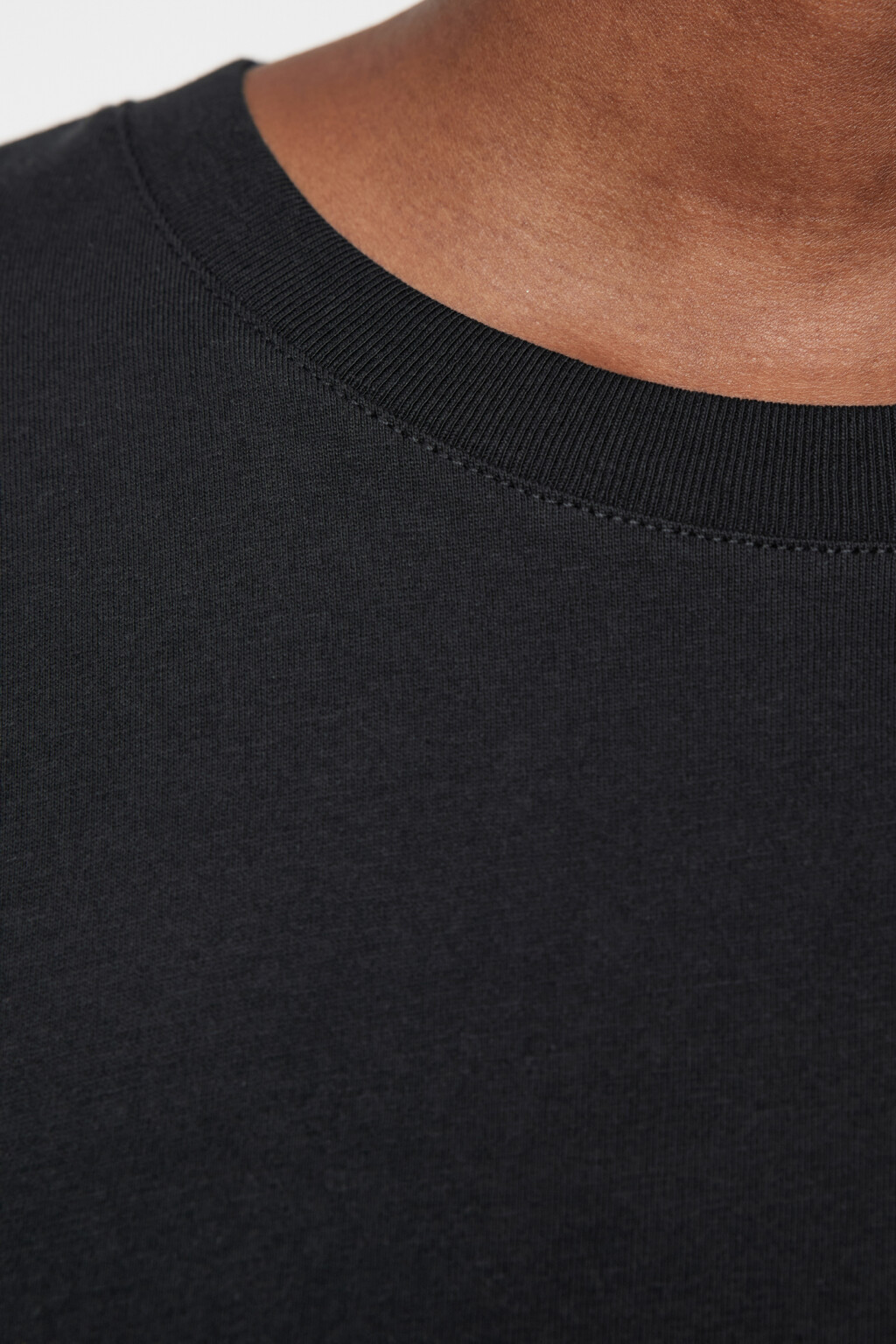 Платье-футболка миди хлопковое с разрезами и карманами - цвет черный - 5