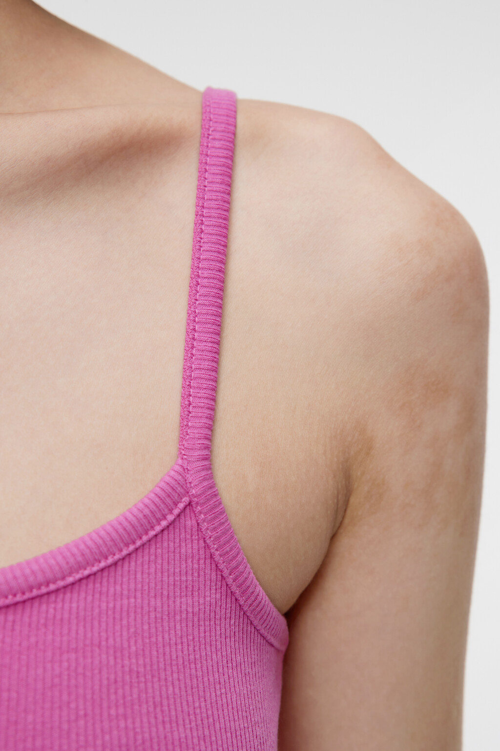 Топ-майка на тонких бретелях с волнистыми краями - цвет розовый - 5