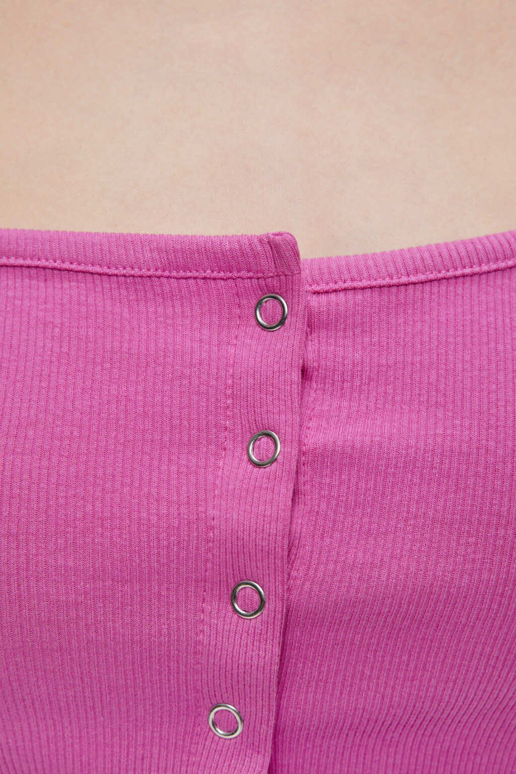 Топ-майка на тонких бретелях с волнистыми краями - цвет розовый - 6