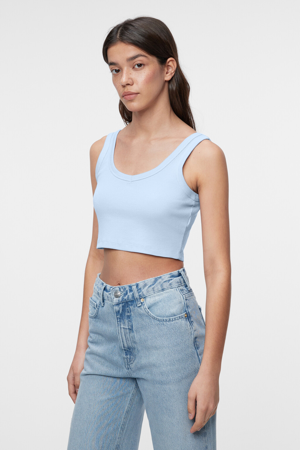 Майка-топ хлопковая укороченная на широких бретелях - цвет голубой - 2