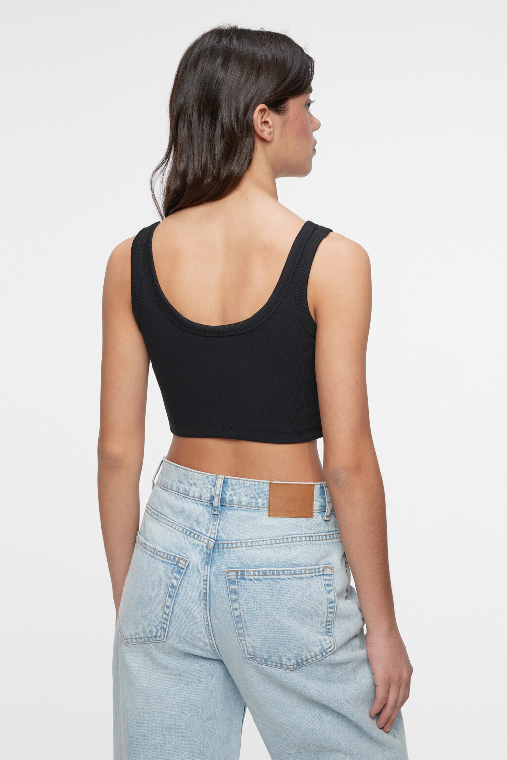 Майка-топ хлопковая укороченная на широких бретелях - цвет черный - 3