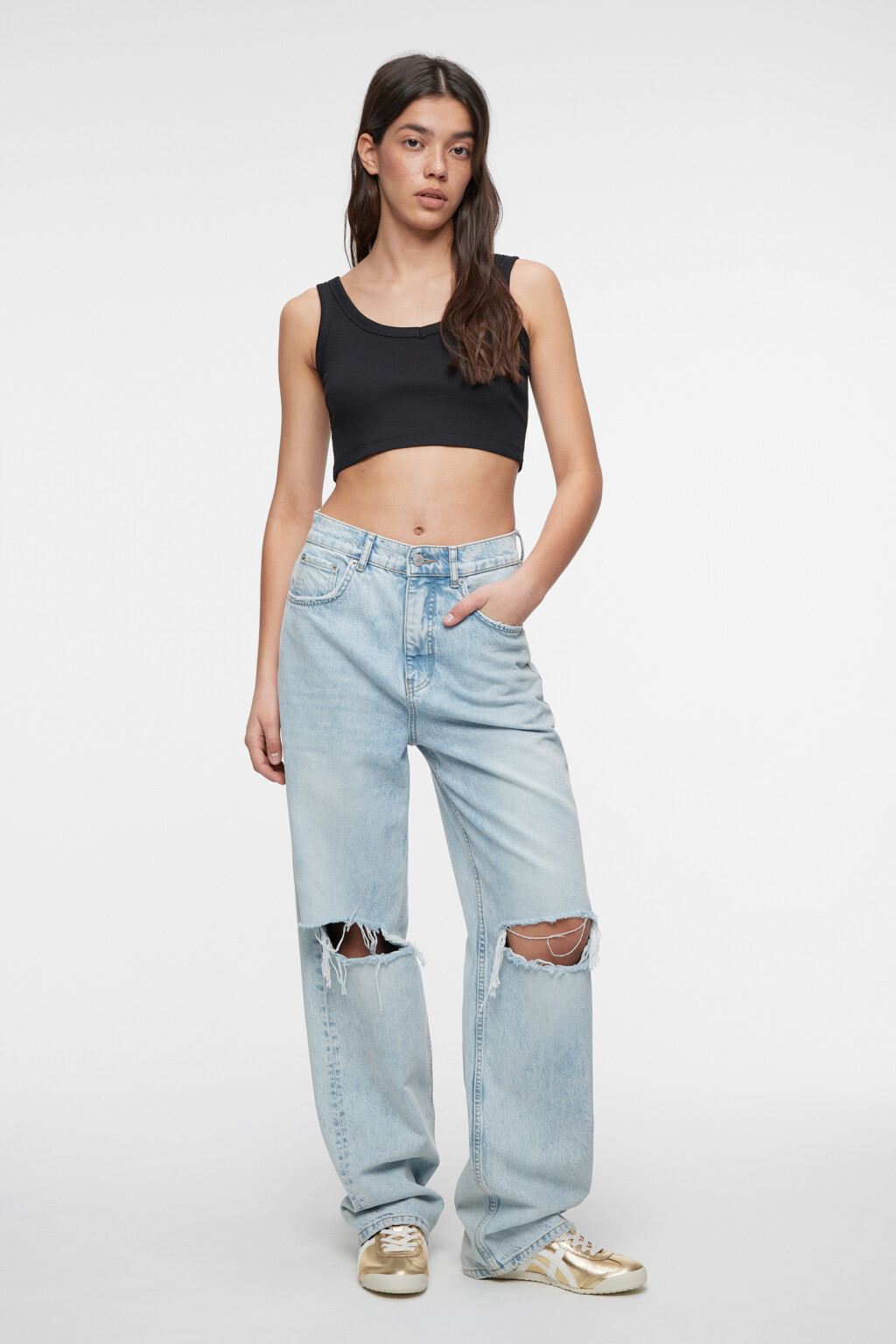 Майка-топ хлопковая укороченная на широких бретелях - цвет черный - 4