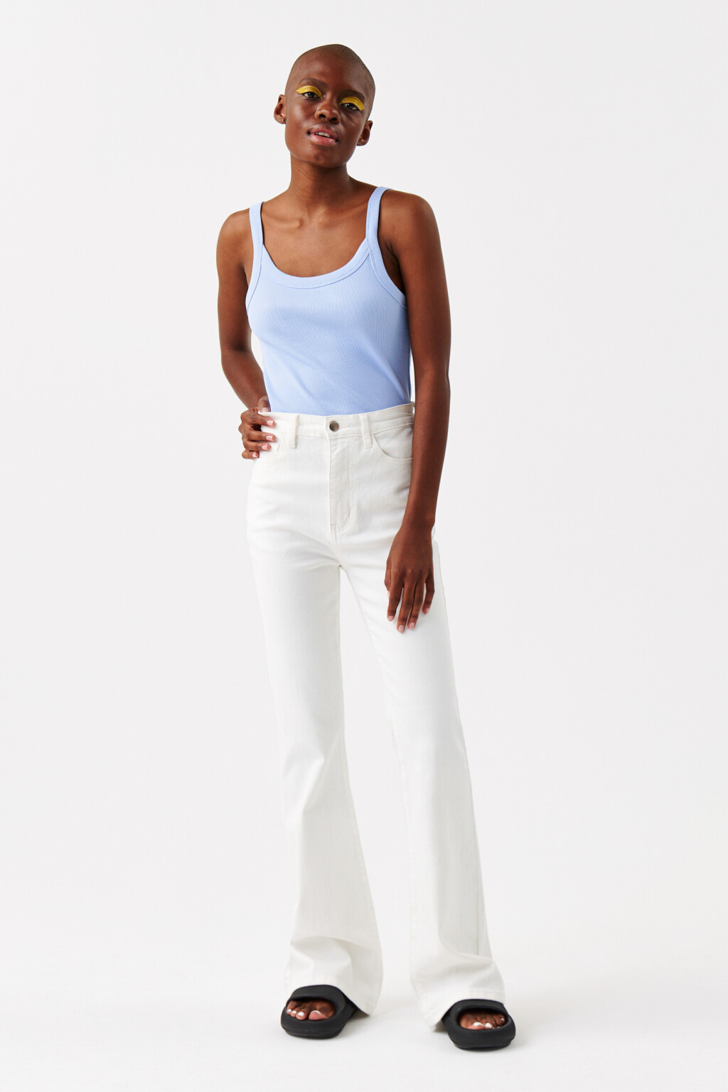 Майка хлопковая в рубчик на тонких бретелях - цвет голубой - 4