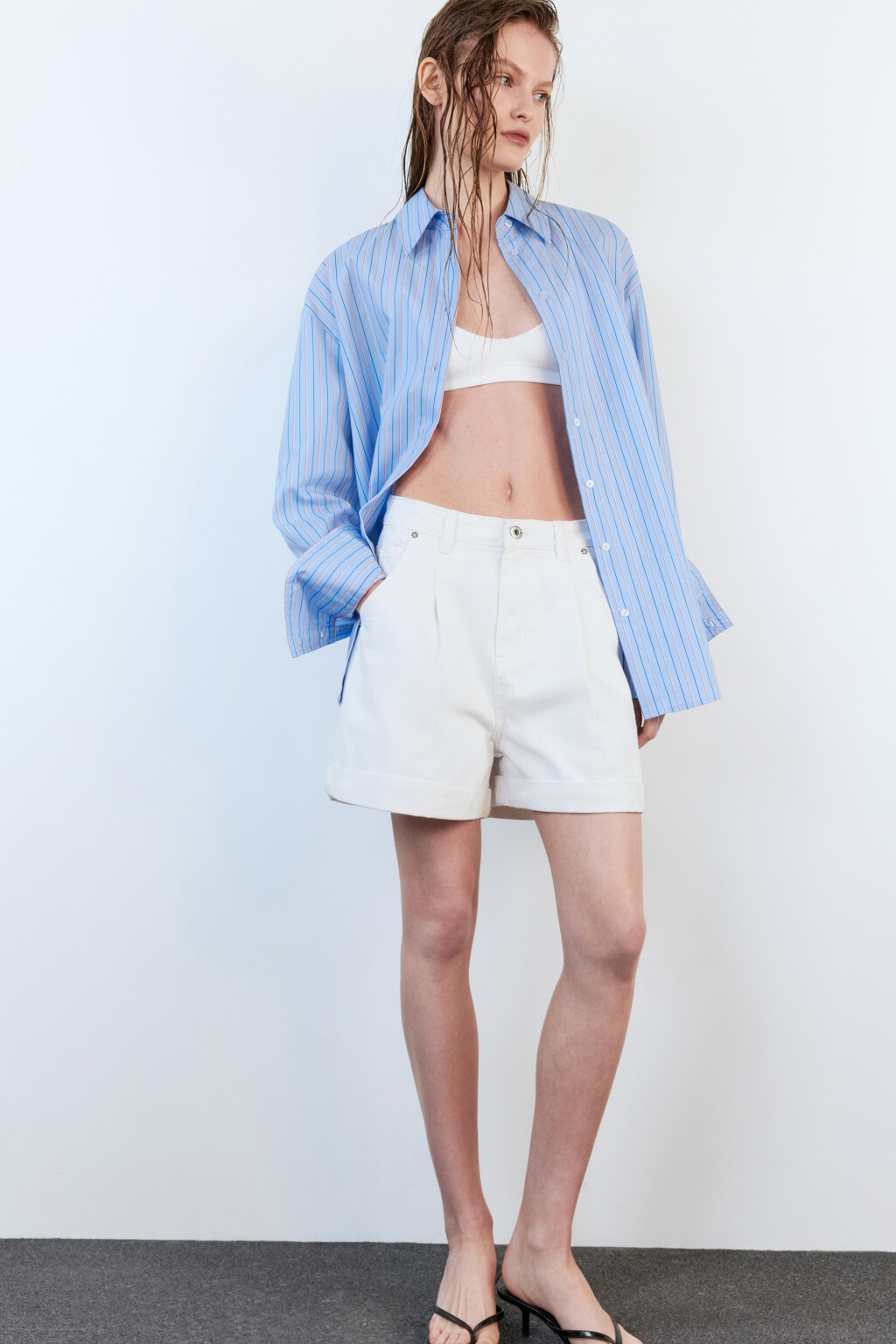 Шорты джинсовые baggy fit с высокой посадкой - цвет белый - 1