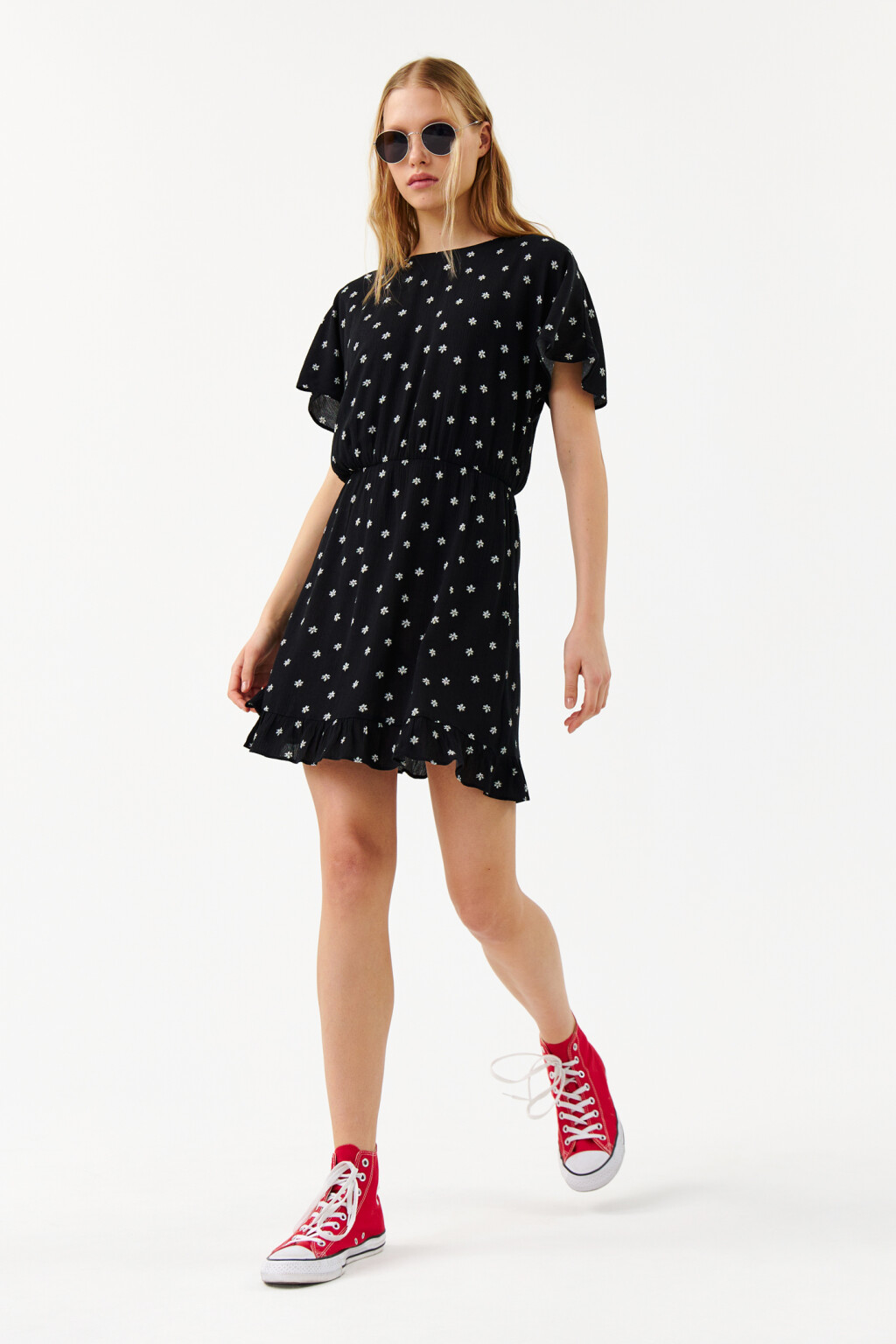 Платье мини с резинкой на талии и воланами - цвет мультиколор - 4