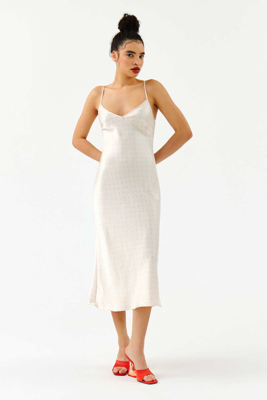 Платье миди атласное со шнуровкой на спине - цвет бежевый - 1