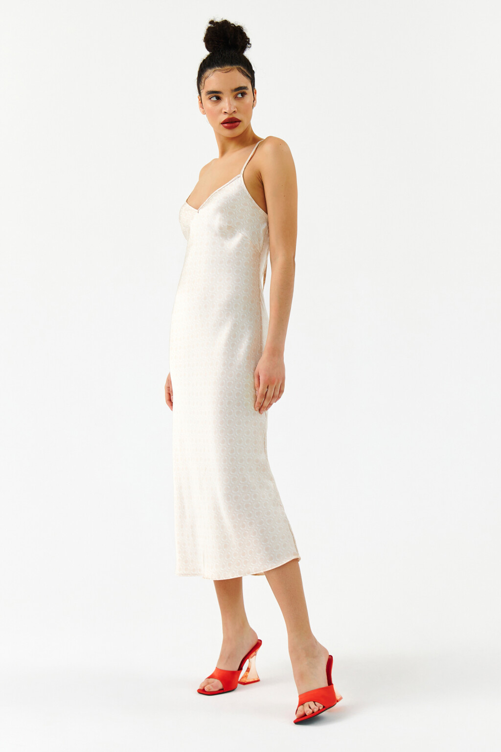 Платье миди атласное со шнуровкой на спине - цвет бежевый - 3