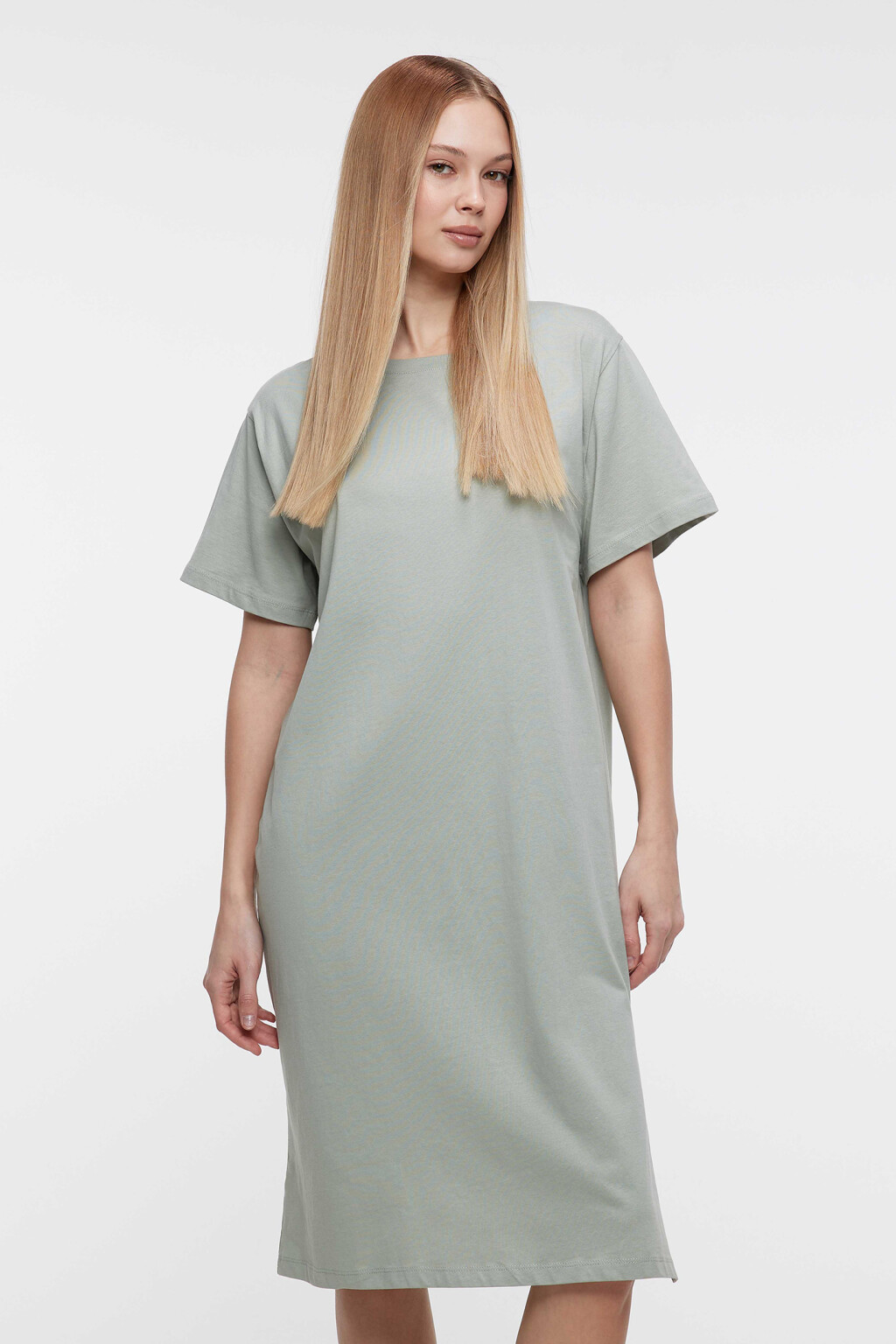 Платье-футболка миди хлопковое с разрезом - цвет зеленый - 1