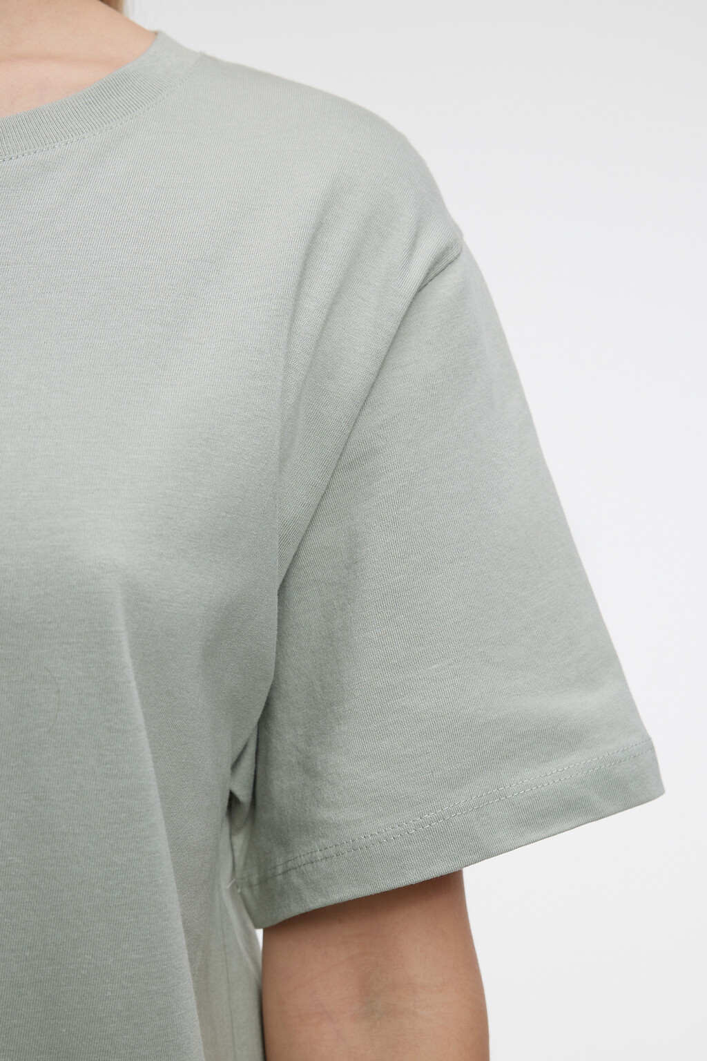 Платье-футболка миди хлопковое с разрезом - цвет зеленый - 5