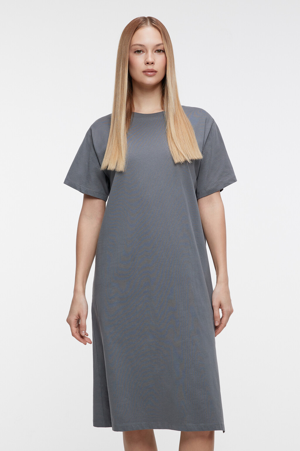 Платье-футболка миди хлопковое с разрезом - цвет серый - 2