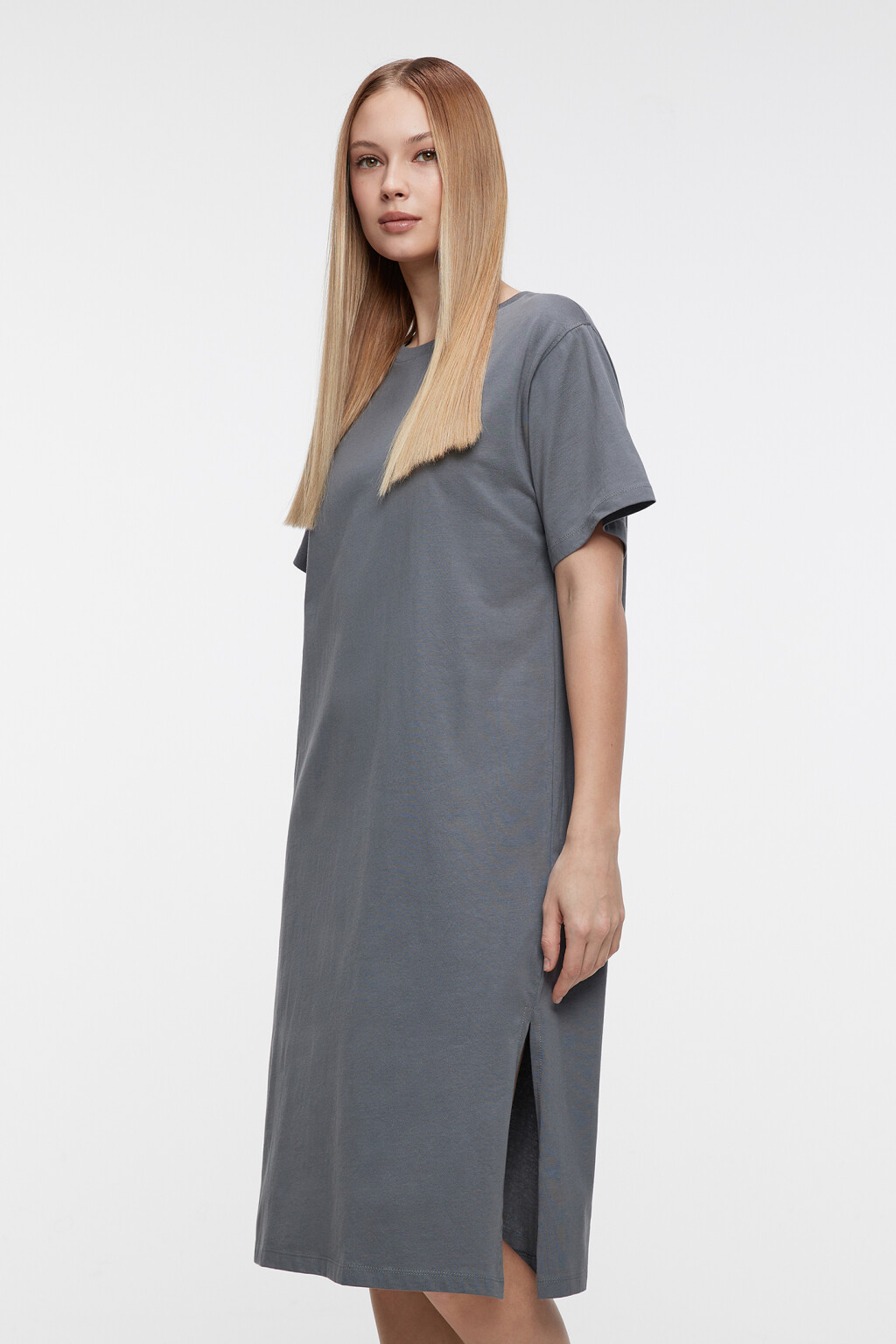 Платье-футболка миди хлопковое с разрезом - цвет серый - 3