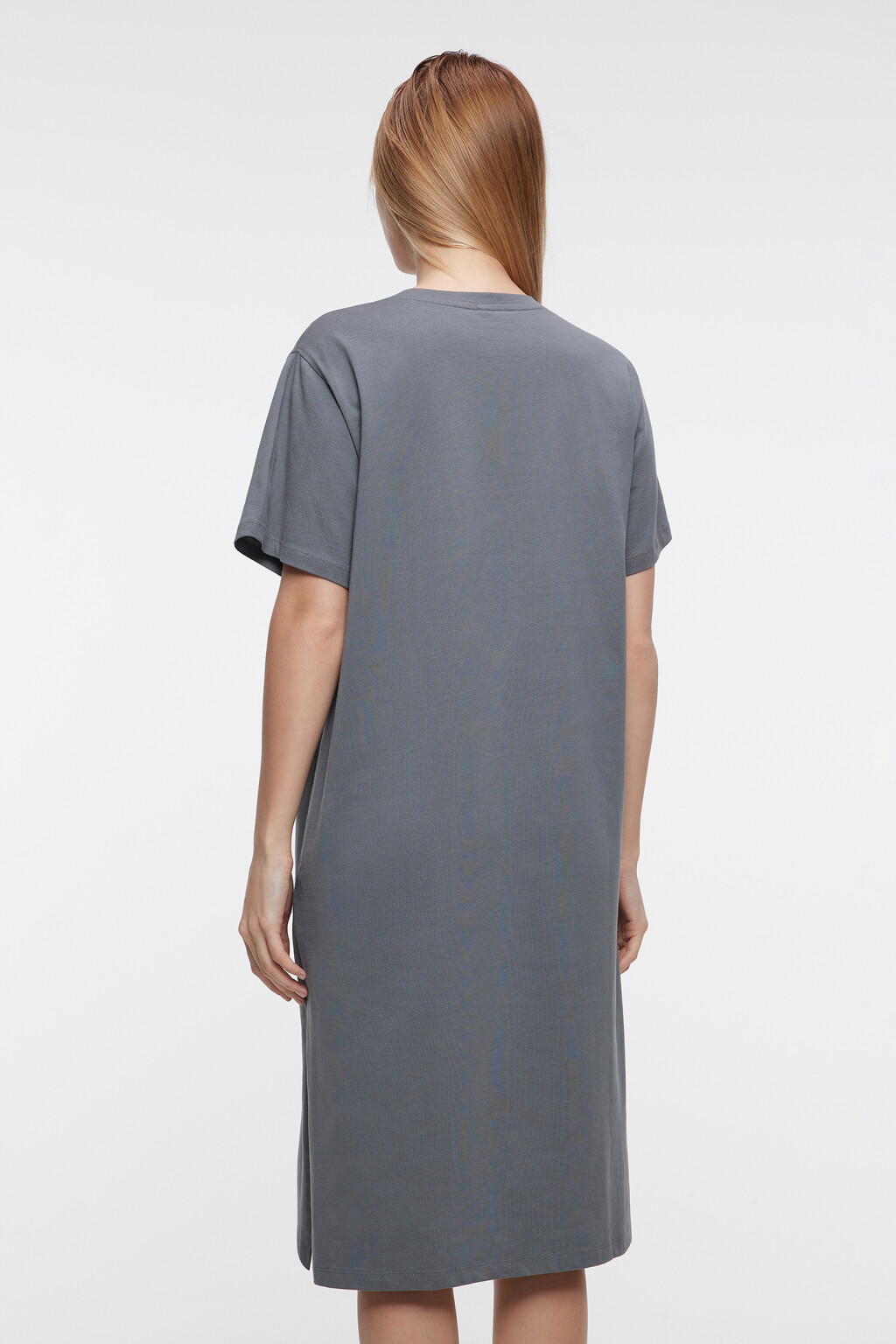 Платье-футболка миди хлопковое с разрезом - цвет серый - 4