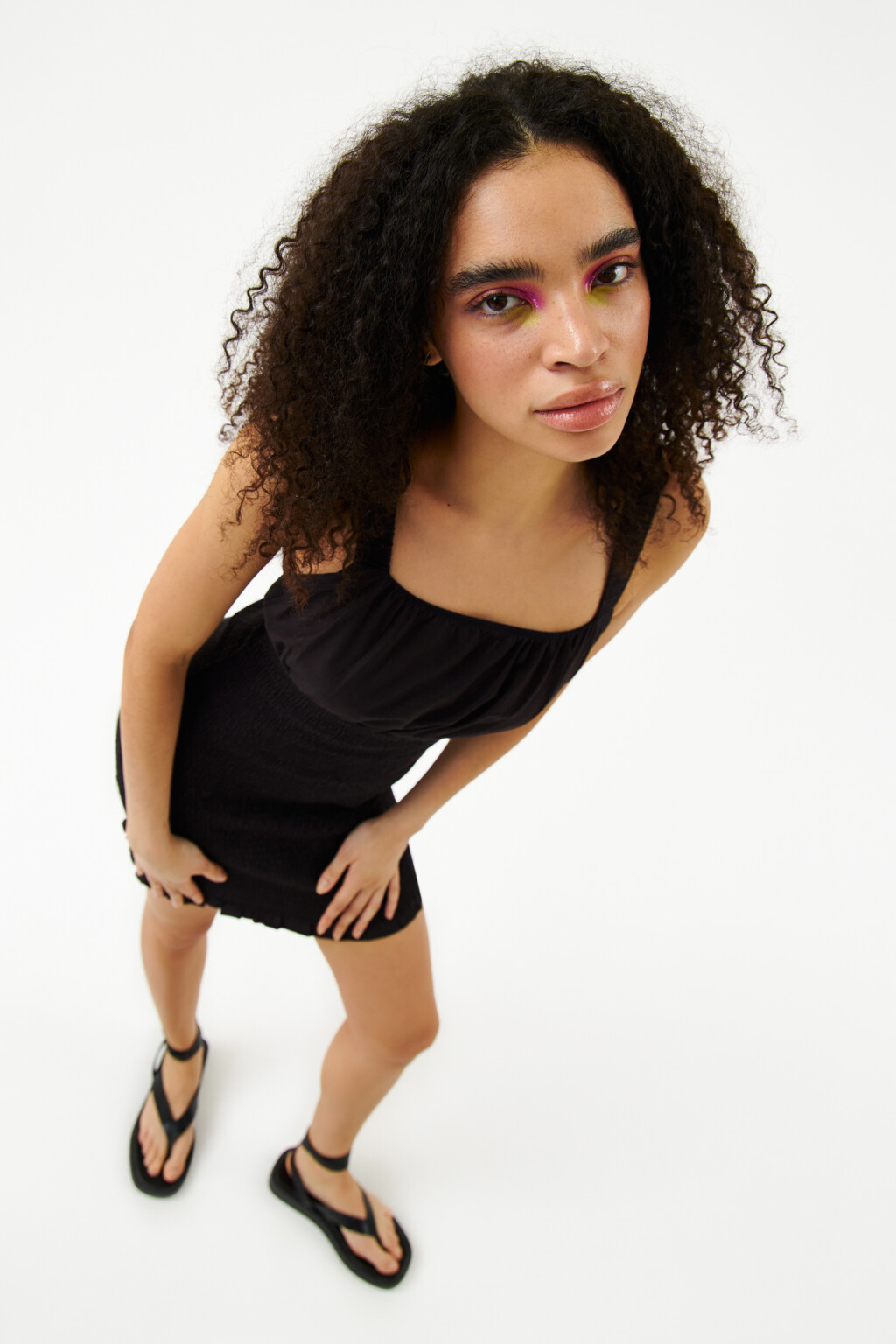 Платье мини облегающее с открытой спинкой - цвет черный - 7