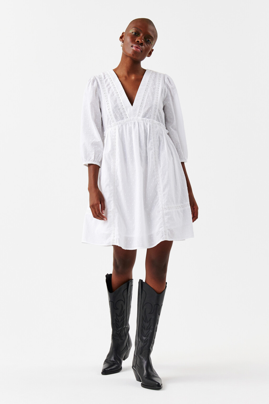 Платье мини хлопковое с v-образным вырезом - цвет белый - 4