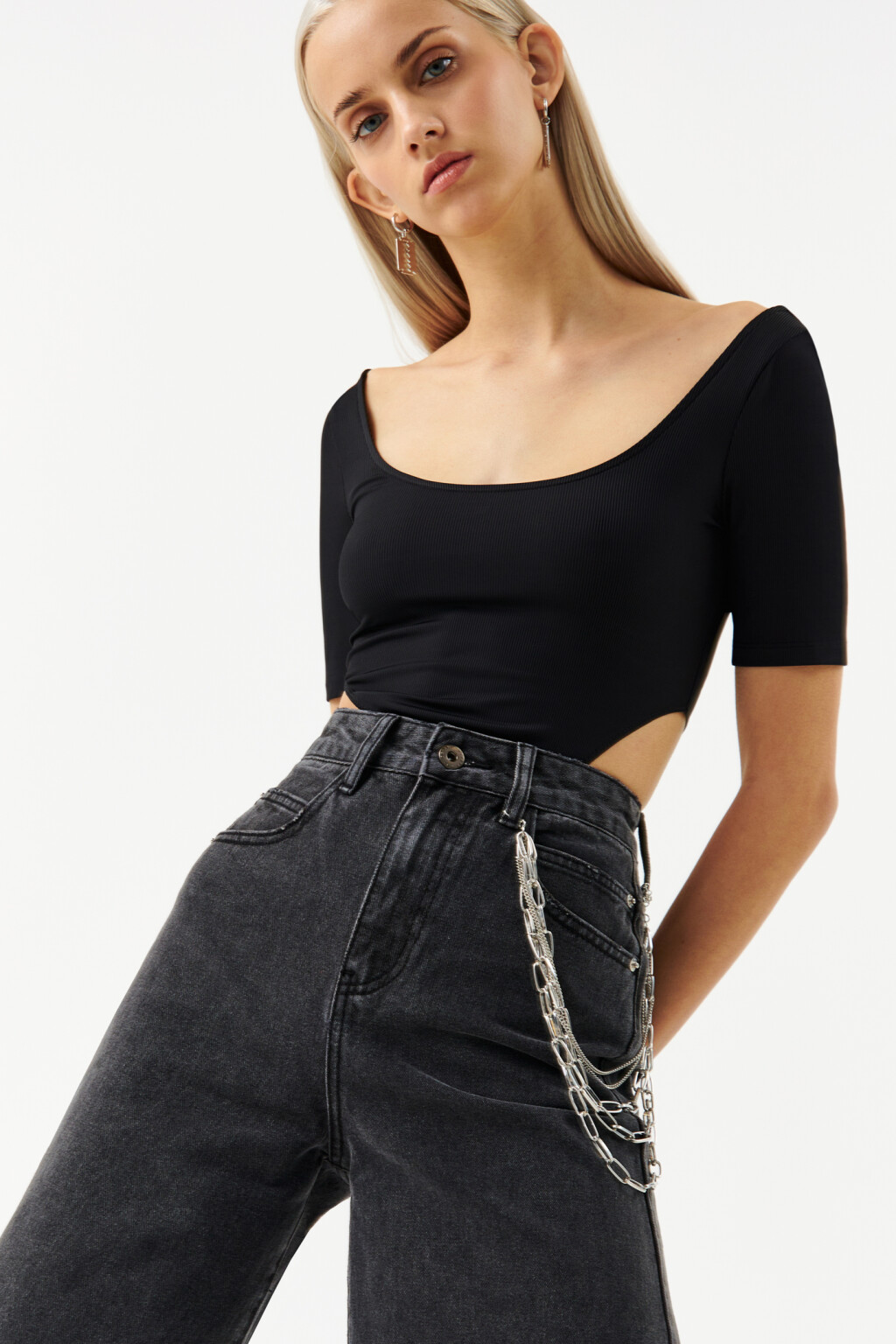 блузка-боди с высокими боковыми вырезами - цвет черный - 8