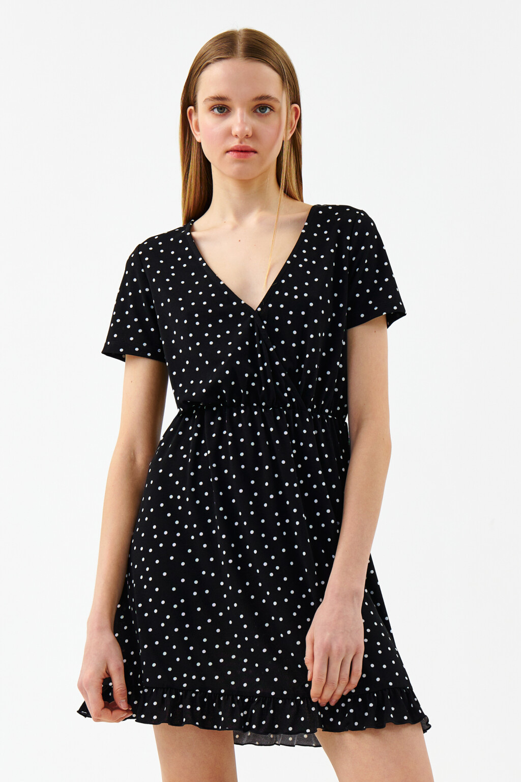 Платье мини с резинкой на талии и воланами - цвет черный - 1