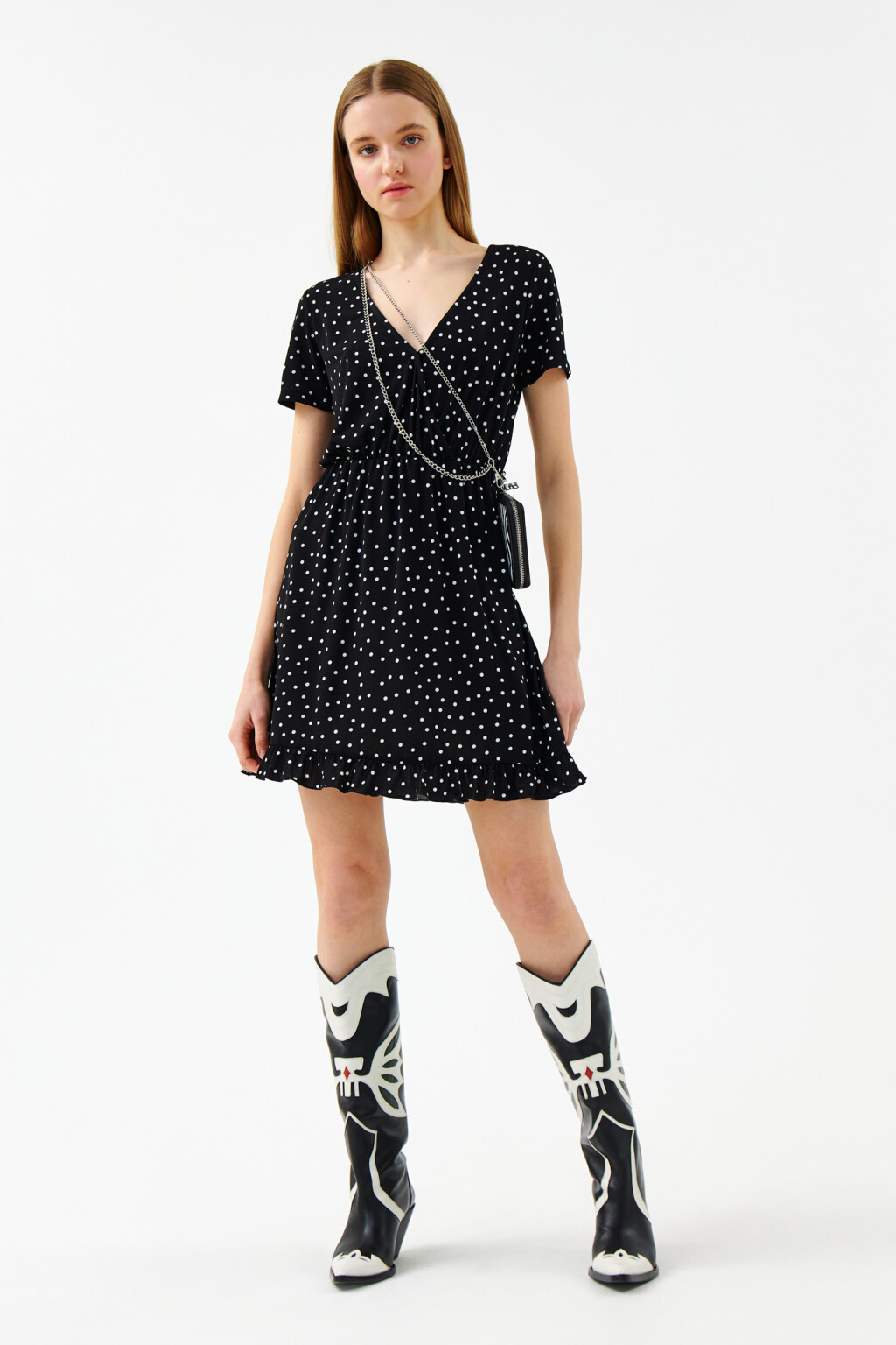 Платье мини с резинкой на талии и воланами - цвет черный - 4