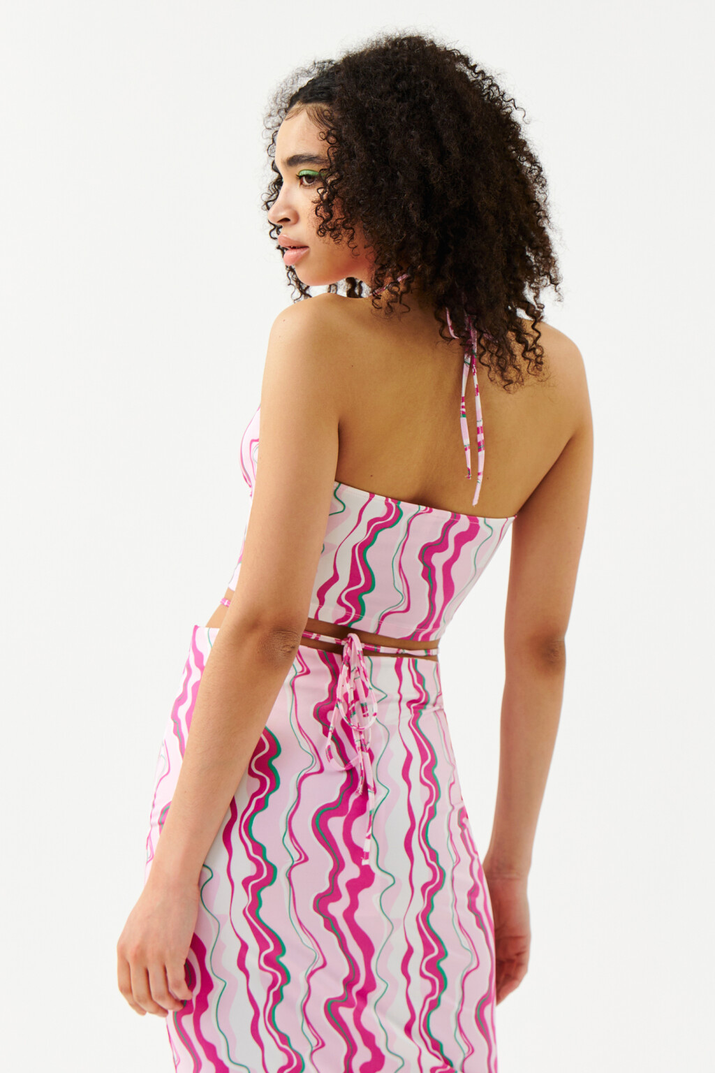 Кроп-топ облегающий с завязками на шее - цвет розовый - 2