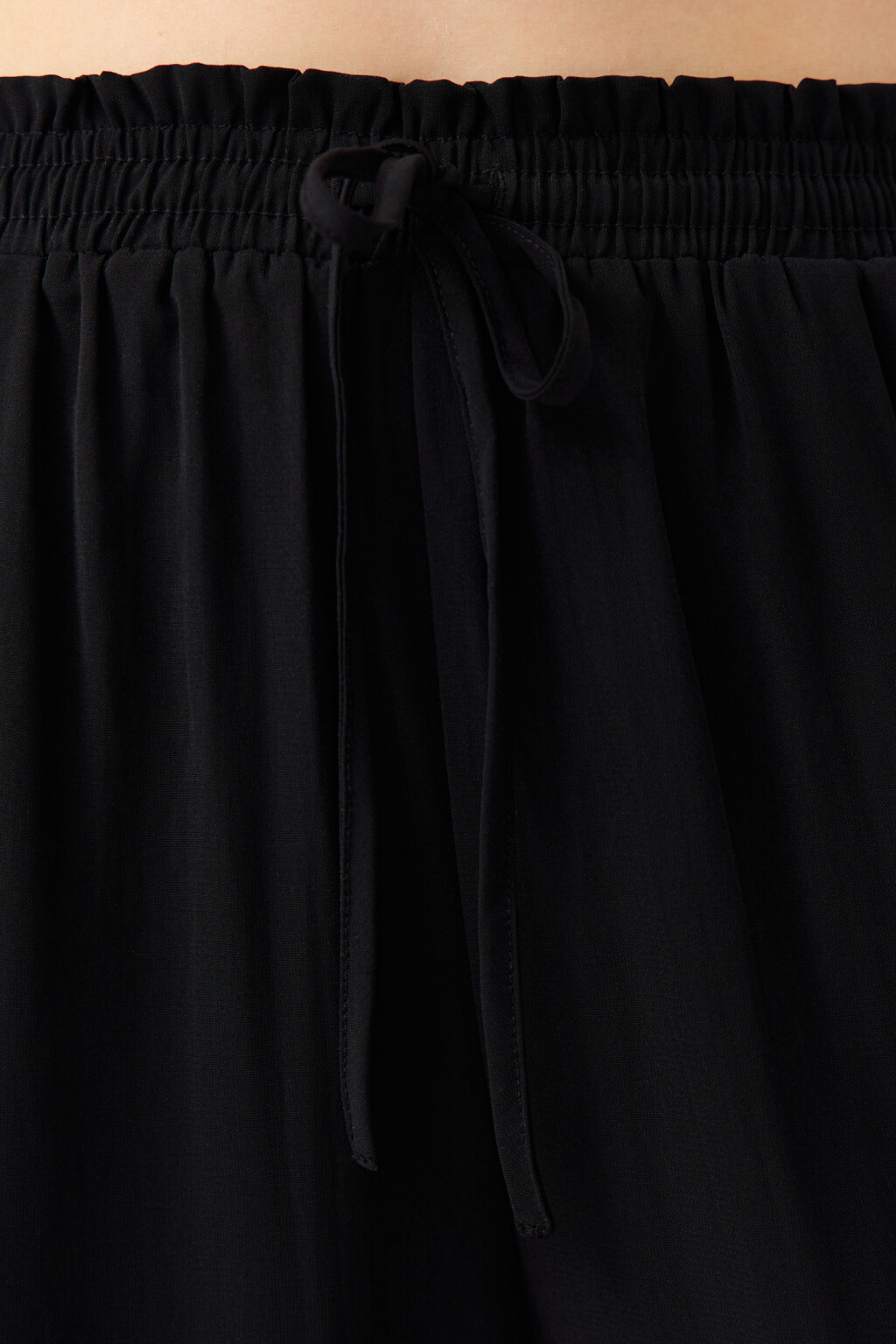 Брюки широкие с поясом на завязках - цвет черный - 5