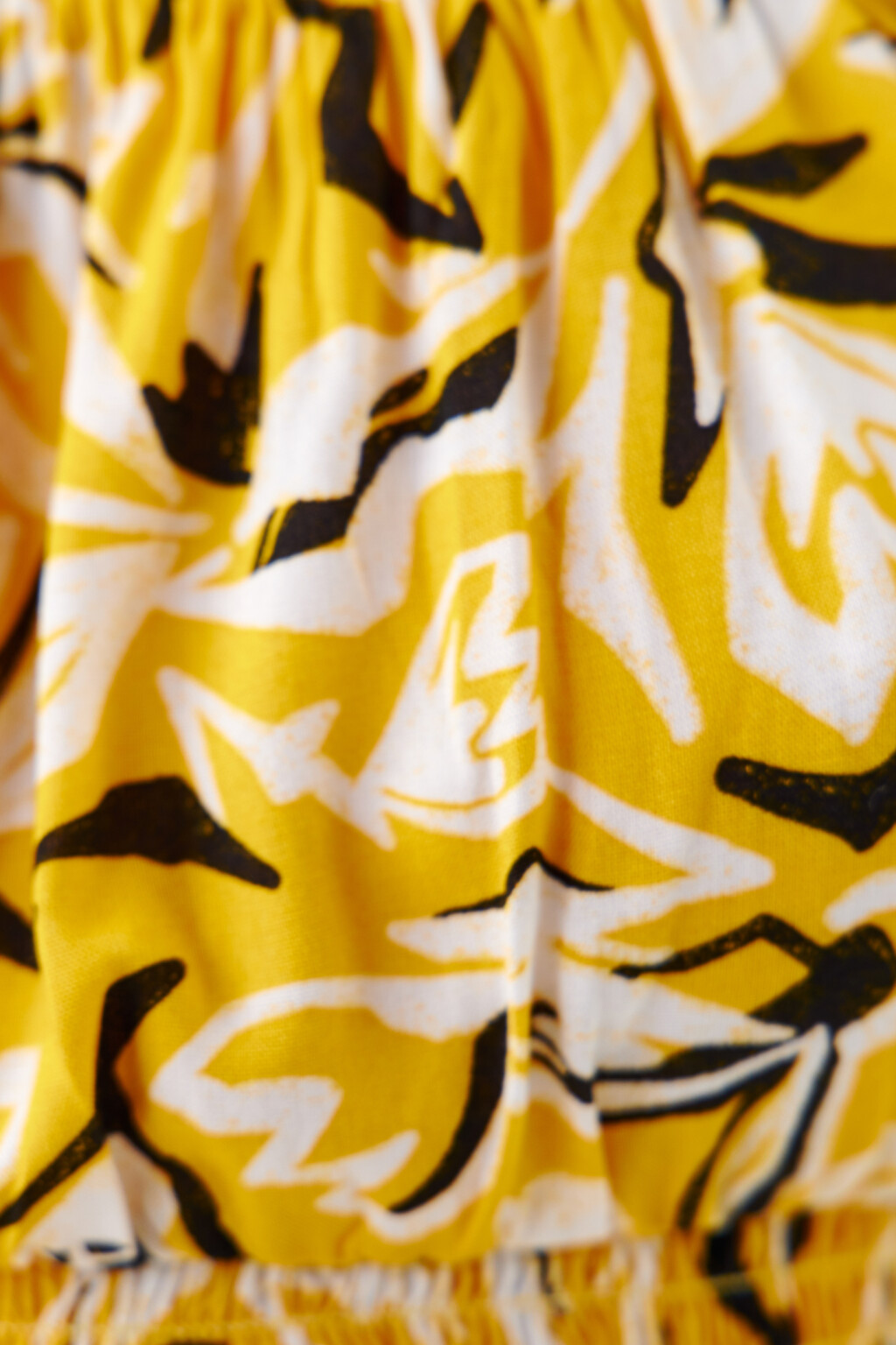 Топ-майка укороченный на узких бретелях - цвет желтый - 6