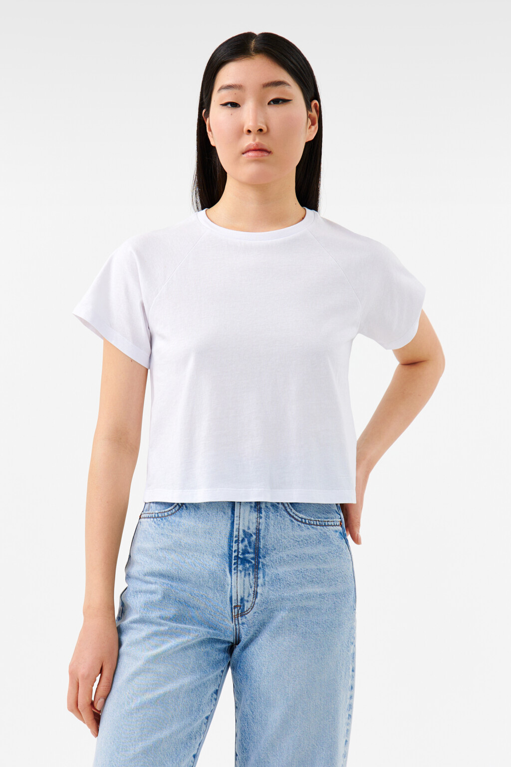 Футболка укороченная с рукавами реглан - цвет белый - 1