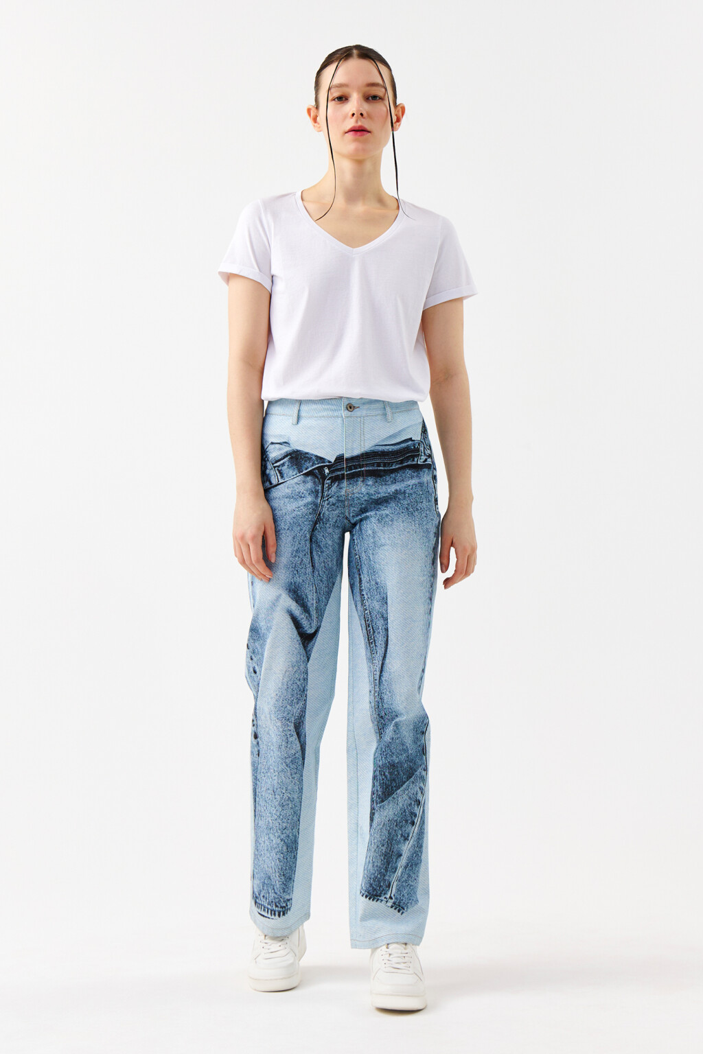 Футболка хлопковая приталенная с V-образным вырезом - цвет белый - 4