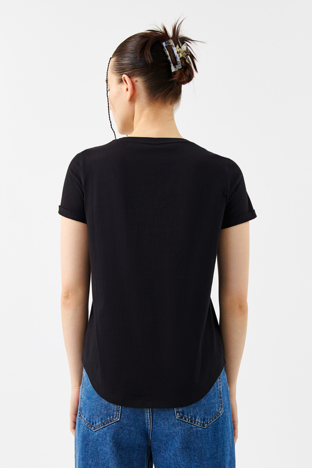 Футболка хлопковая приталенная с V-образным вырезом - цвет черный - 2