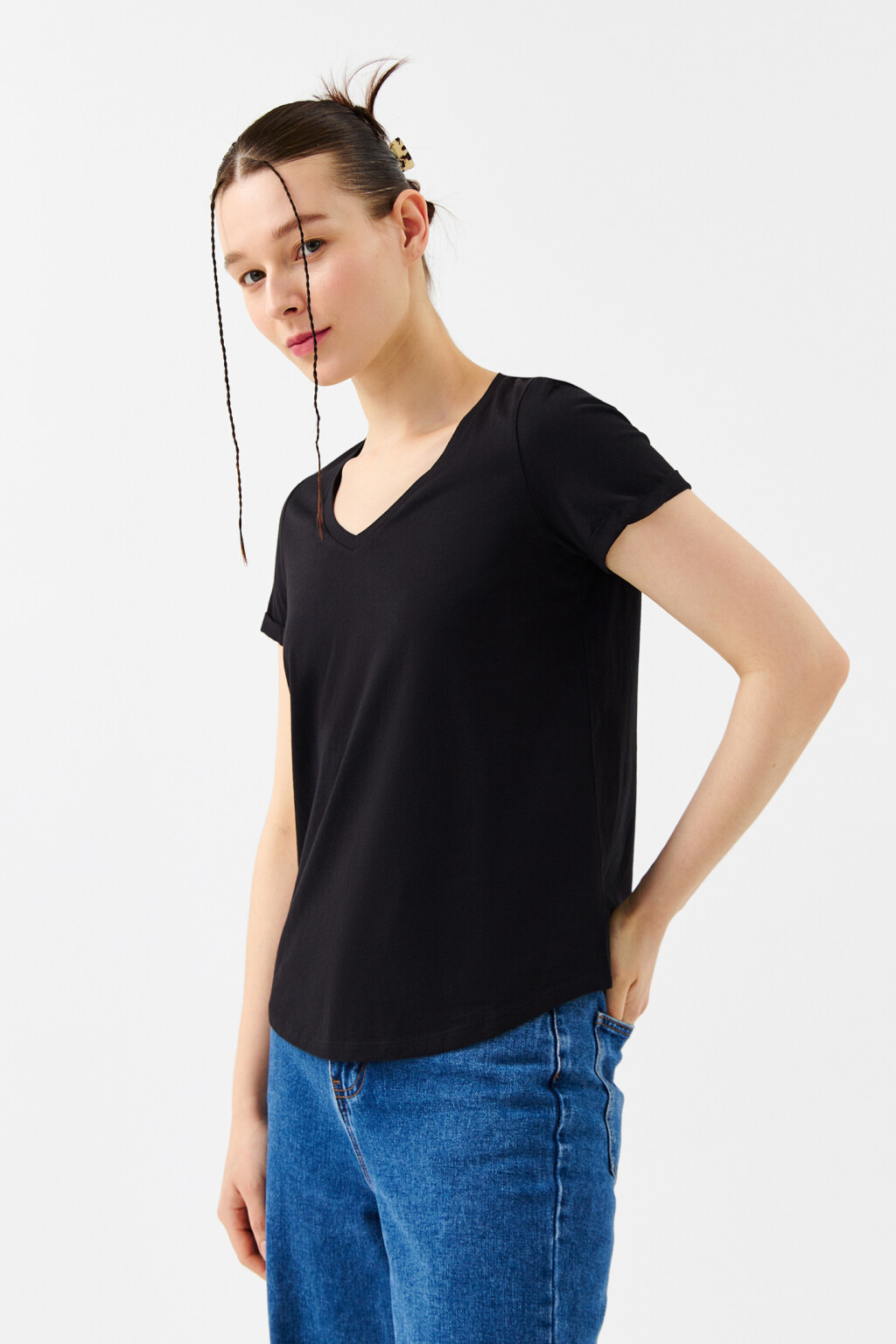 Футболка хлопковая приталенная с V-образным вырезом - цвет черный - 3