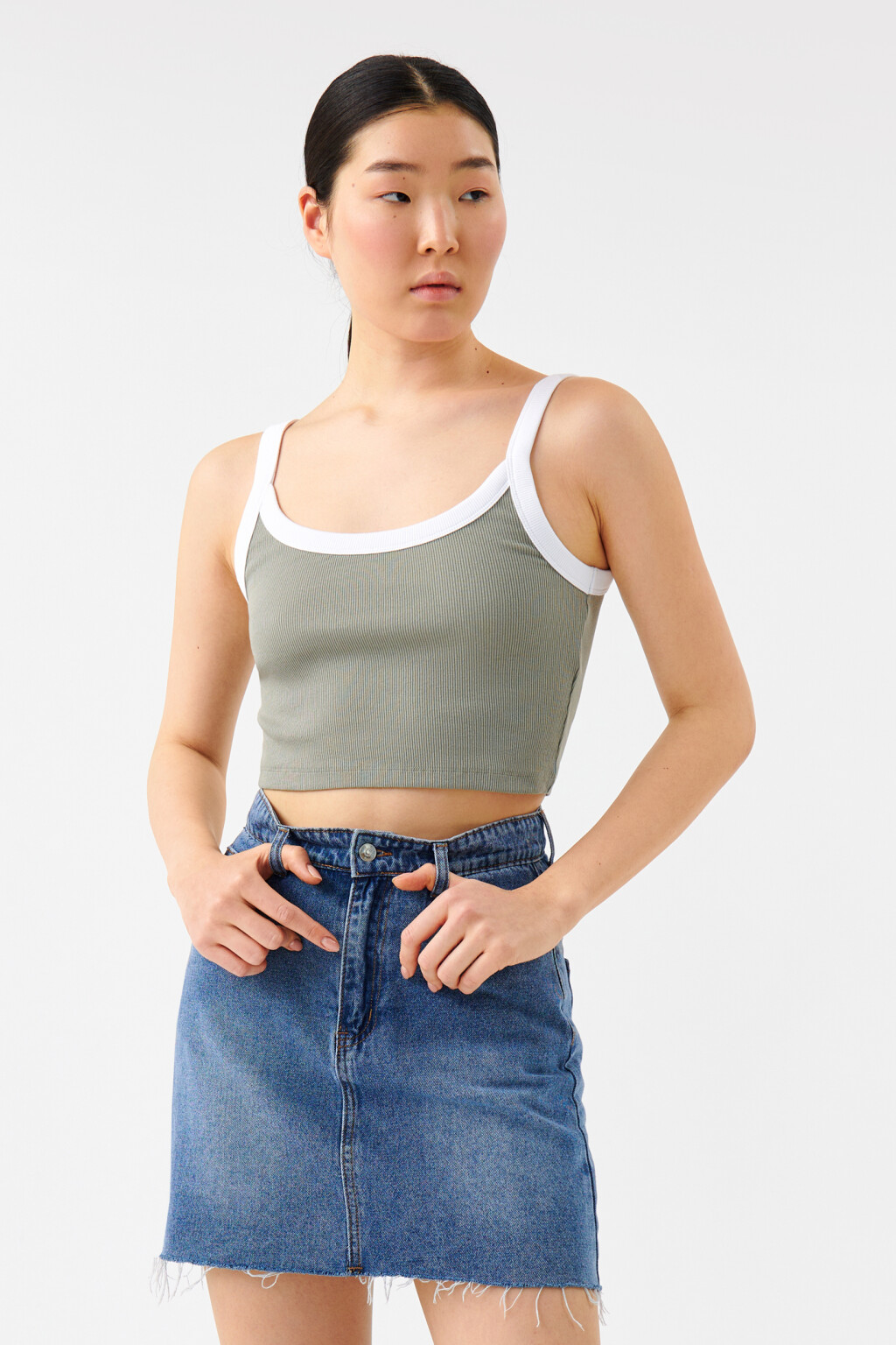 Топ-майка хлопковый в рубчик с контрастными бретелями - цвет зеленый - 1