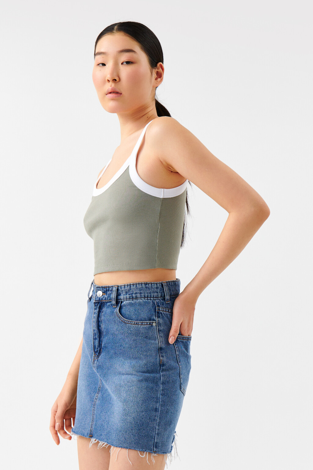 Топ-майка хлопковый в рубчик с контрастными бретелями - цвет зеленый - 2