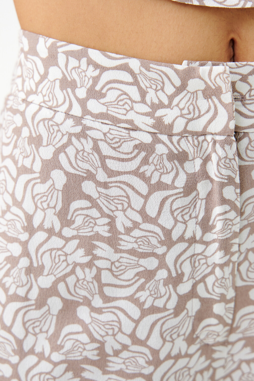 Брюки клеш вискозные с принтом - цвет бежевый - 5
