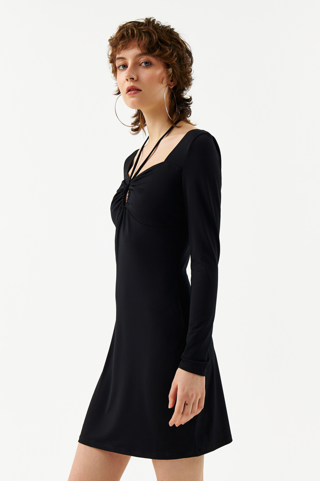 Платье облегающее с завязками на шее - цвет черный - 3