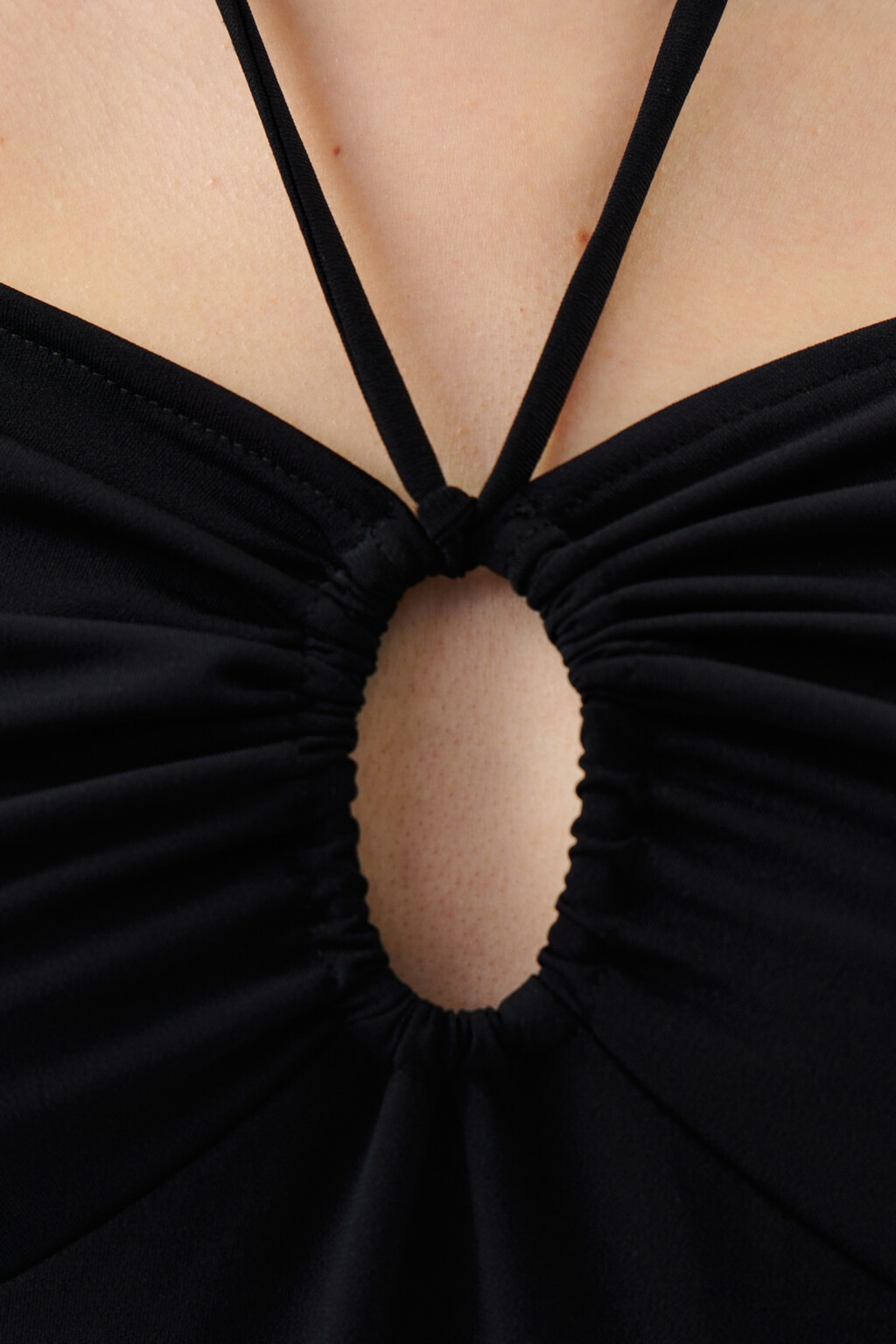 Платье облегающее с завязками на шее - цвет черный - 5