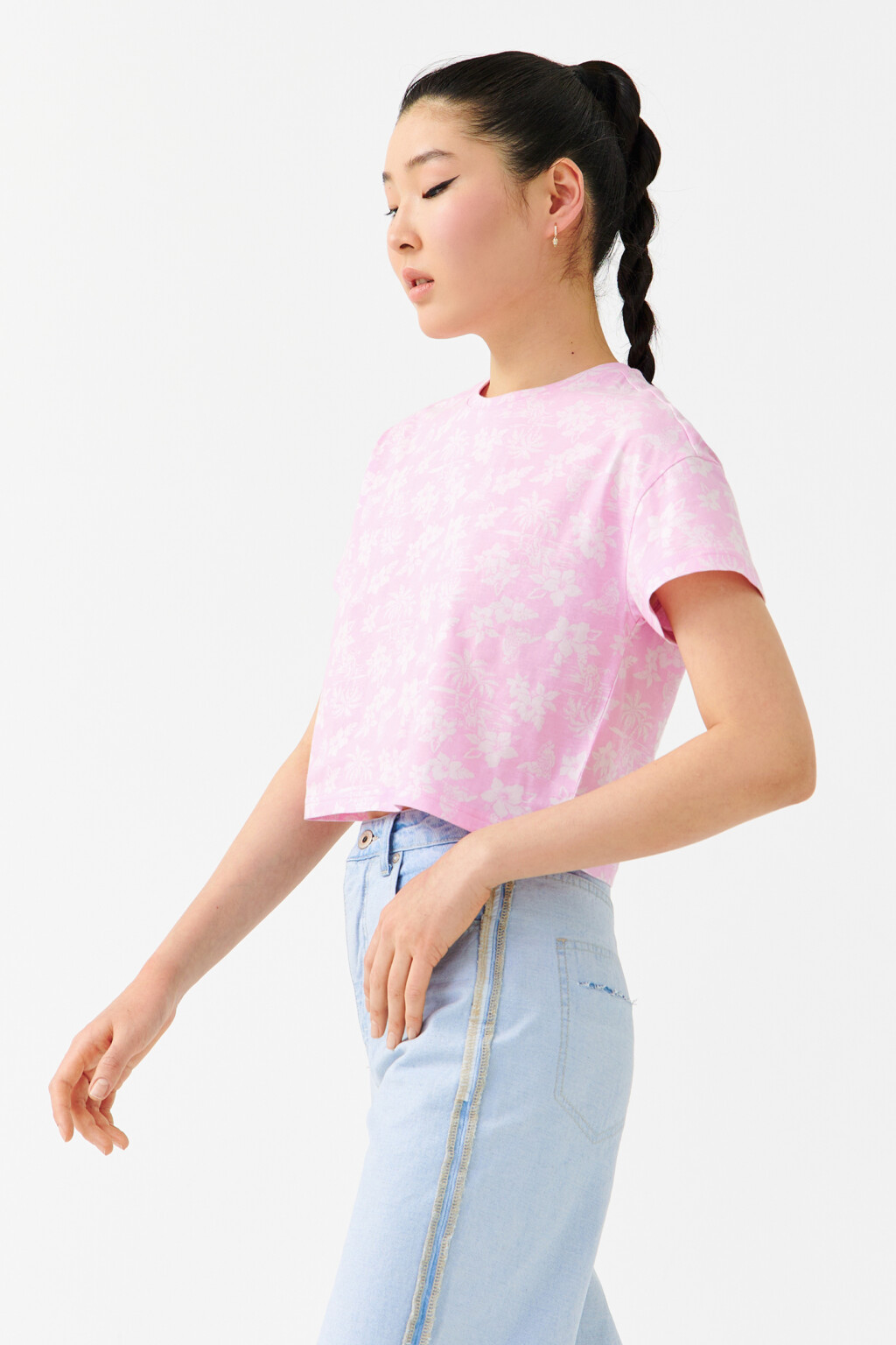 Футболка укороченная с цветочным принтом - цвет розовый - 3