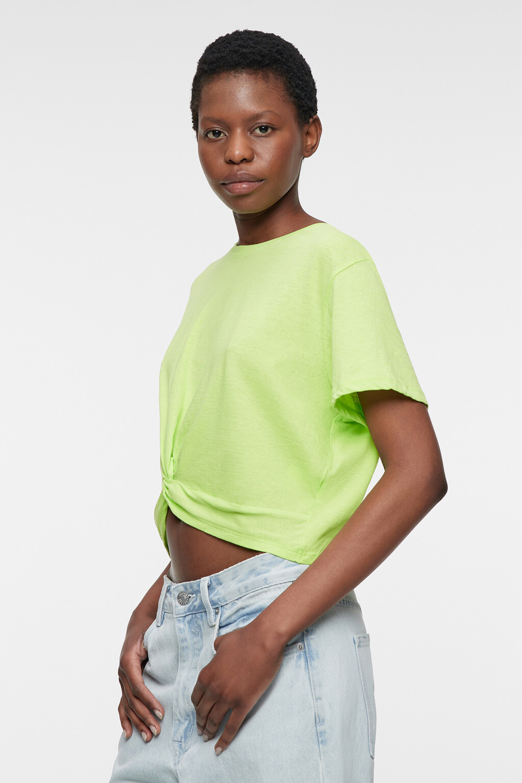 Футболка-топ хлопковая укороченная с драпировкой - цвет зеленый - 2