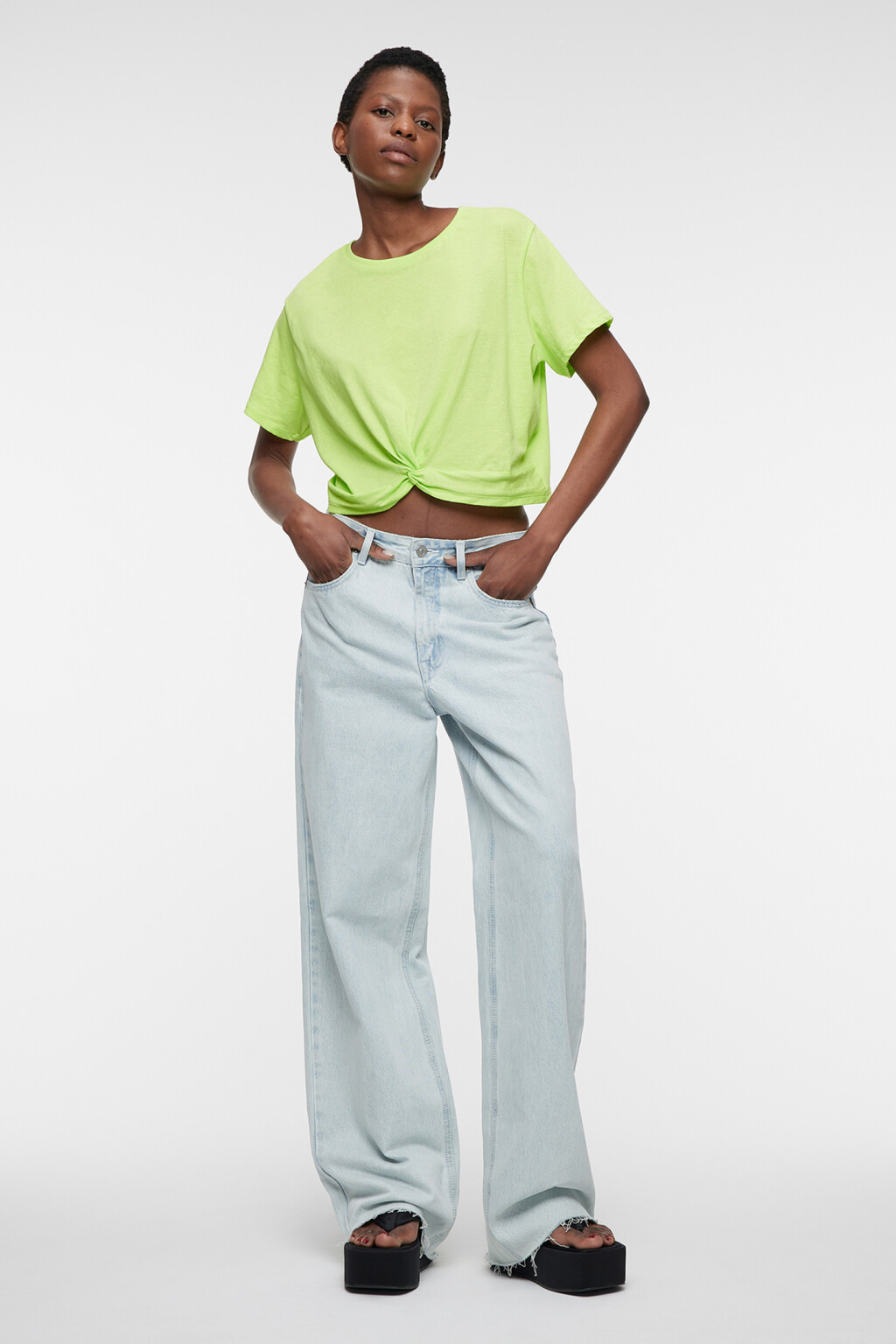 Футболка-топ хлопковая укороченная с драпировкой - цвет зеленый - 4