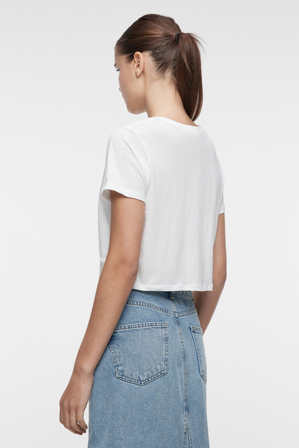 Футболка-топ хлопковая укороченная с драпировкой - цвет белый - 3