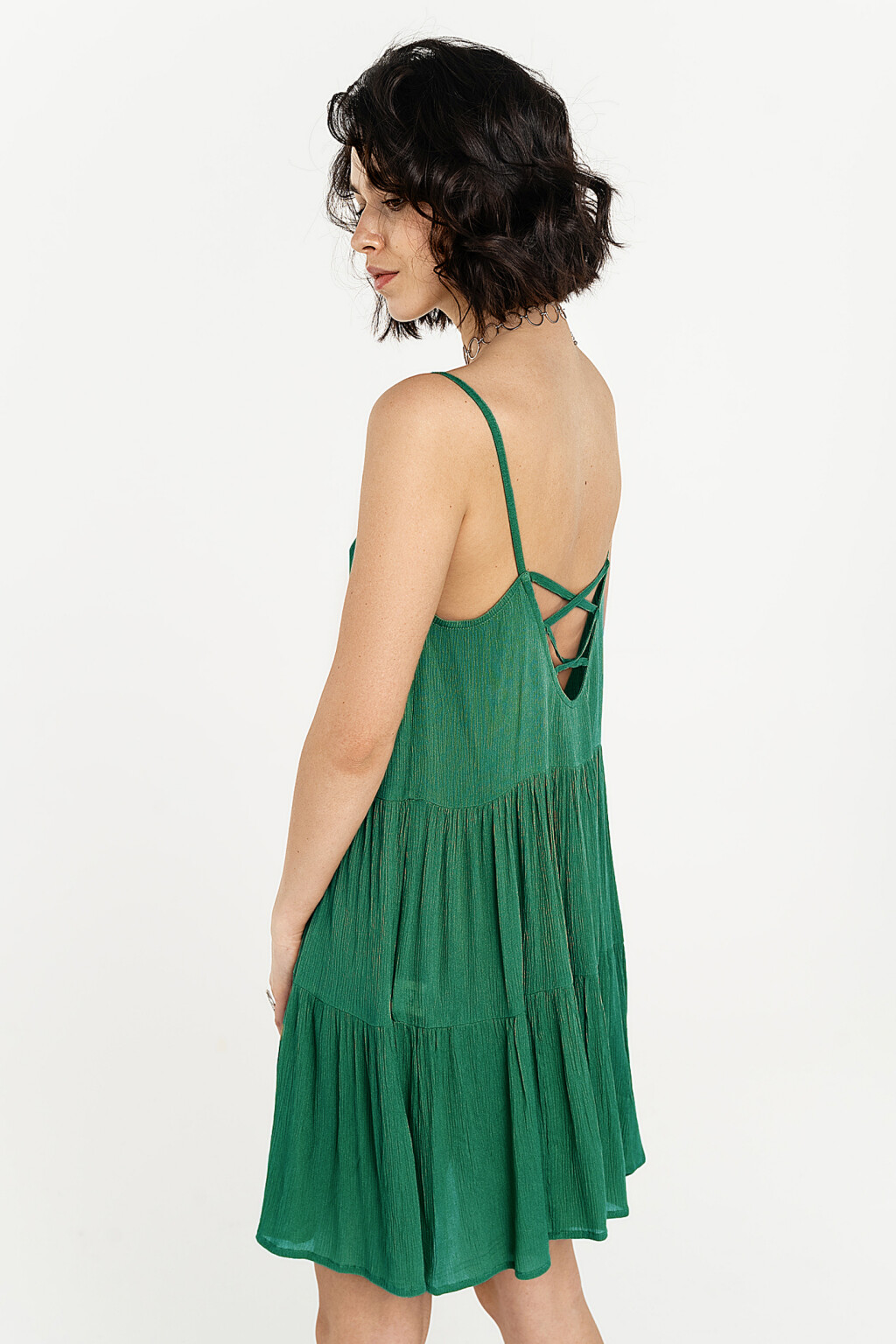 Платье-сарафан мини льняное на тонких бретелях - цвет зеленый - 2