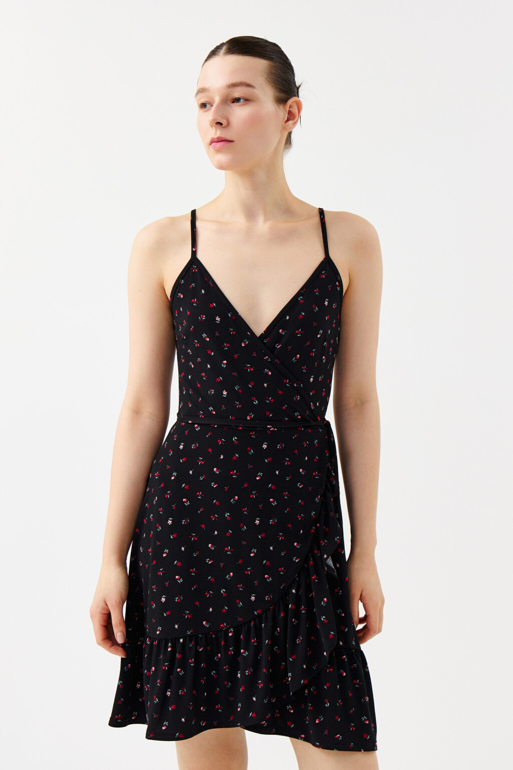 Платье-сарафан на тонких бретелях с запахом - цвет мультиколор - 1