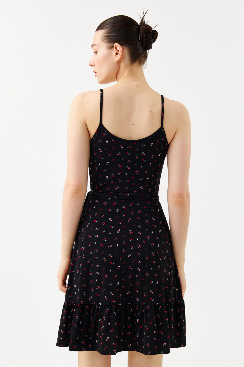 Платье-сарафан на тонких бретелях с запахом - цвет мультиколор - 2