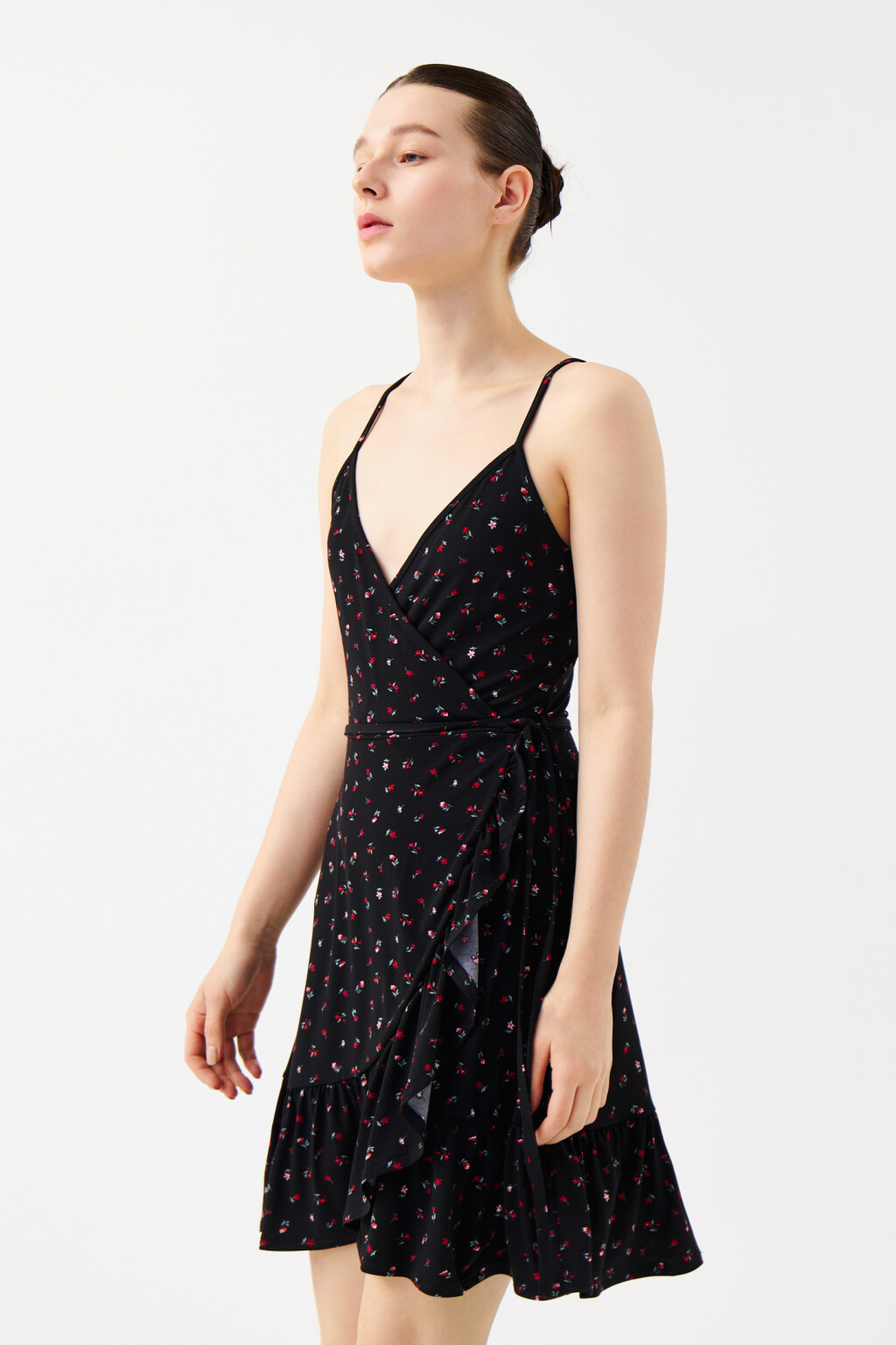 Платье-сарафан на тонких бретелях с запахом - цвет мультиколор - 3