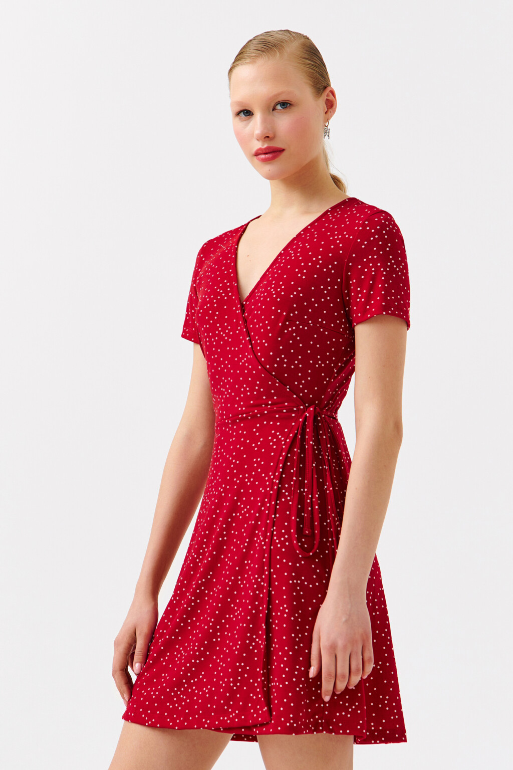 Платье мини на запах с поясом-завязками - цвет красный - 3