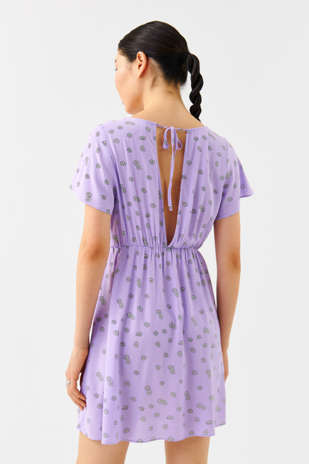Платье мини с завязками на спине - цвет фиолетовый - 2