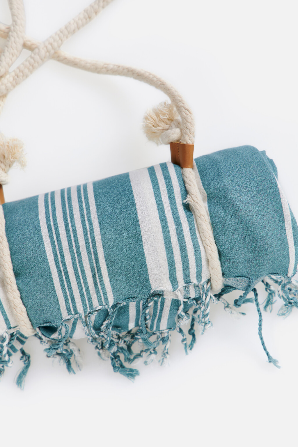 Плед вискозный с полосатым принтом - цвет голубой - 2