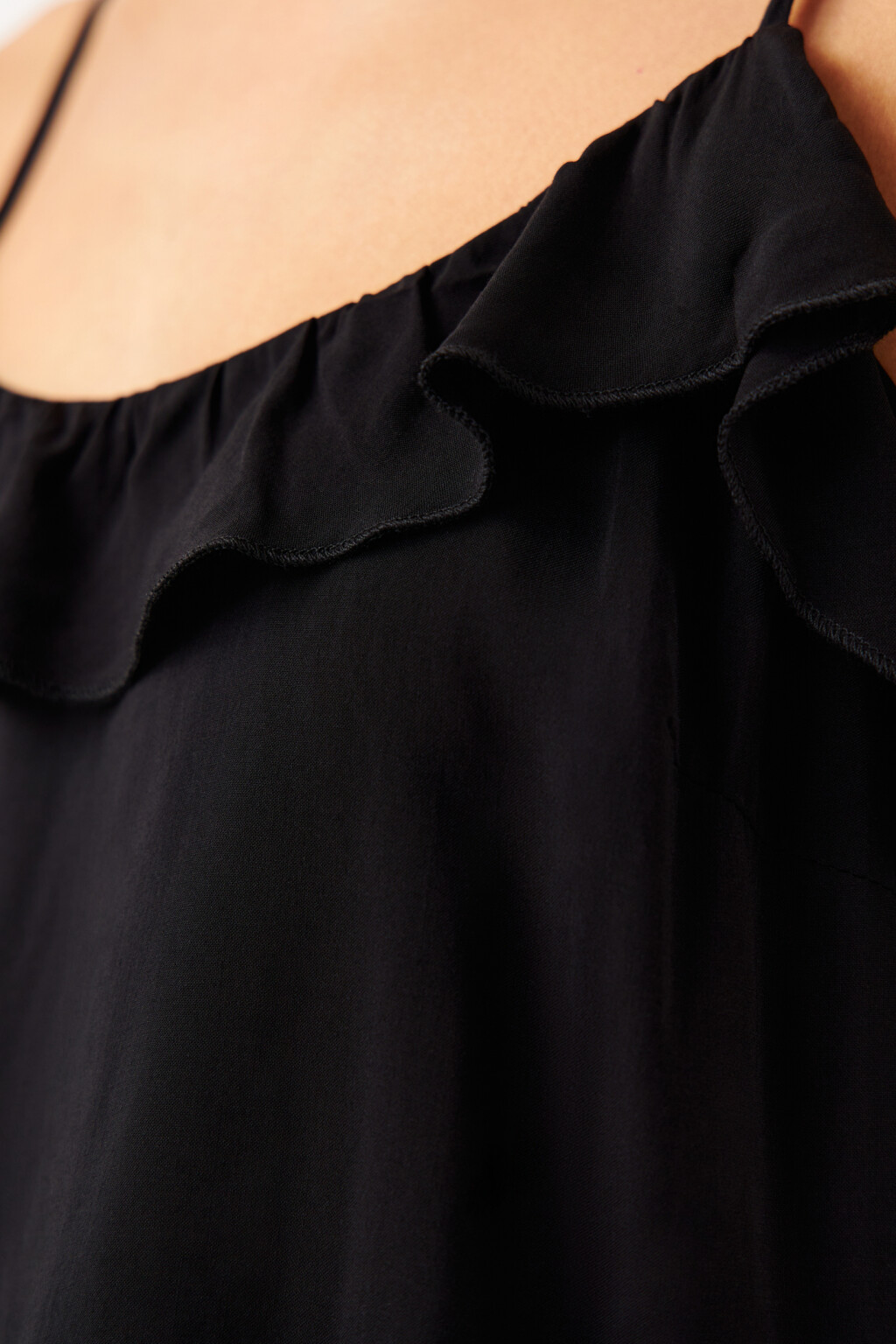 Топ домашний на тонких бретелях с воланами - цвет черный - 6