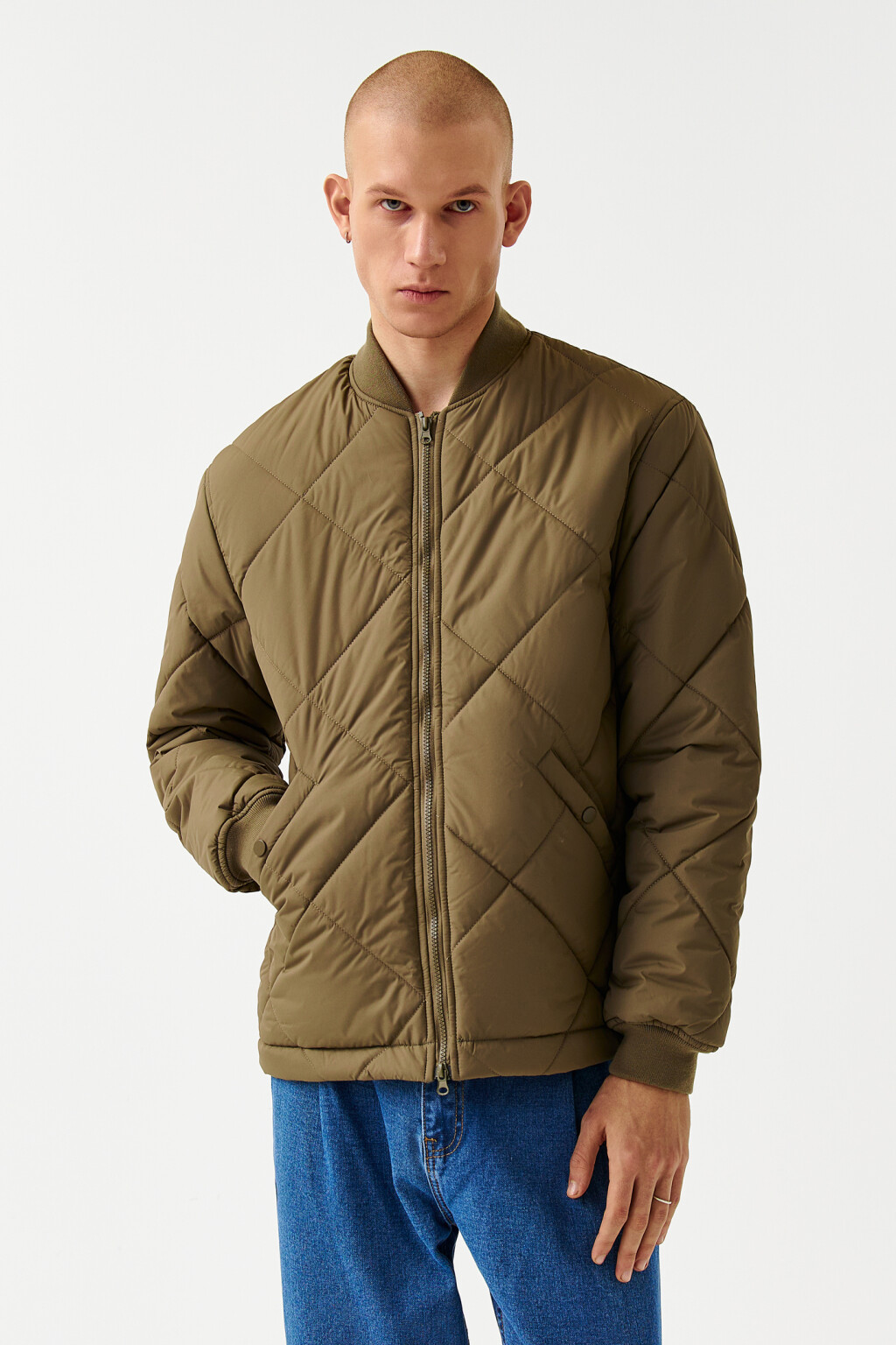 Бомбер стеганый с воротником-стойкой - цвет зеленый - 1