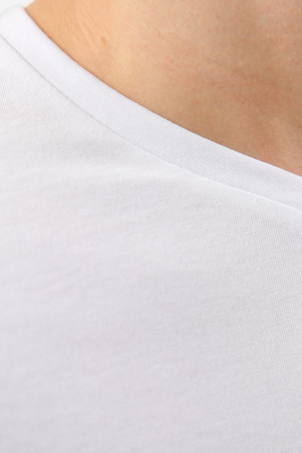 Футболка хлопковая с v-образным вырезом - цвет белый - 5