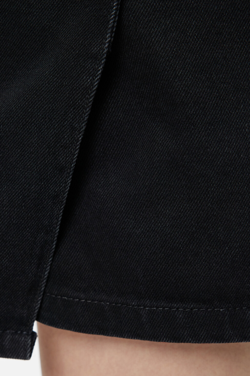 Юбка-шорты мини джинсовая с асимметричным запахом - цвет черный - 6
