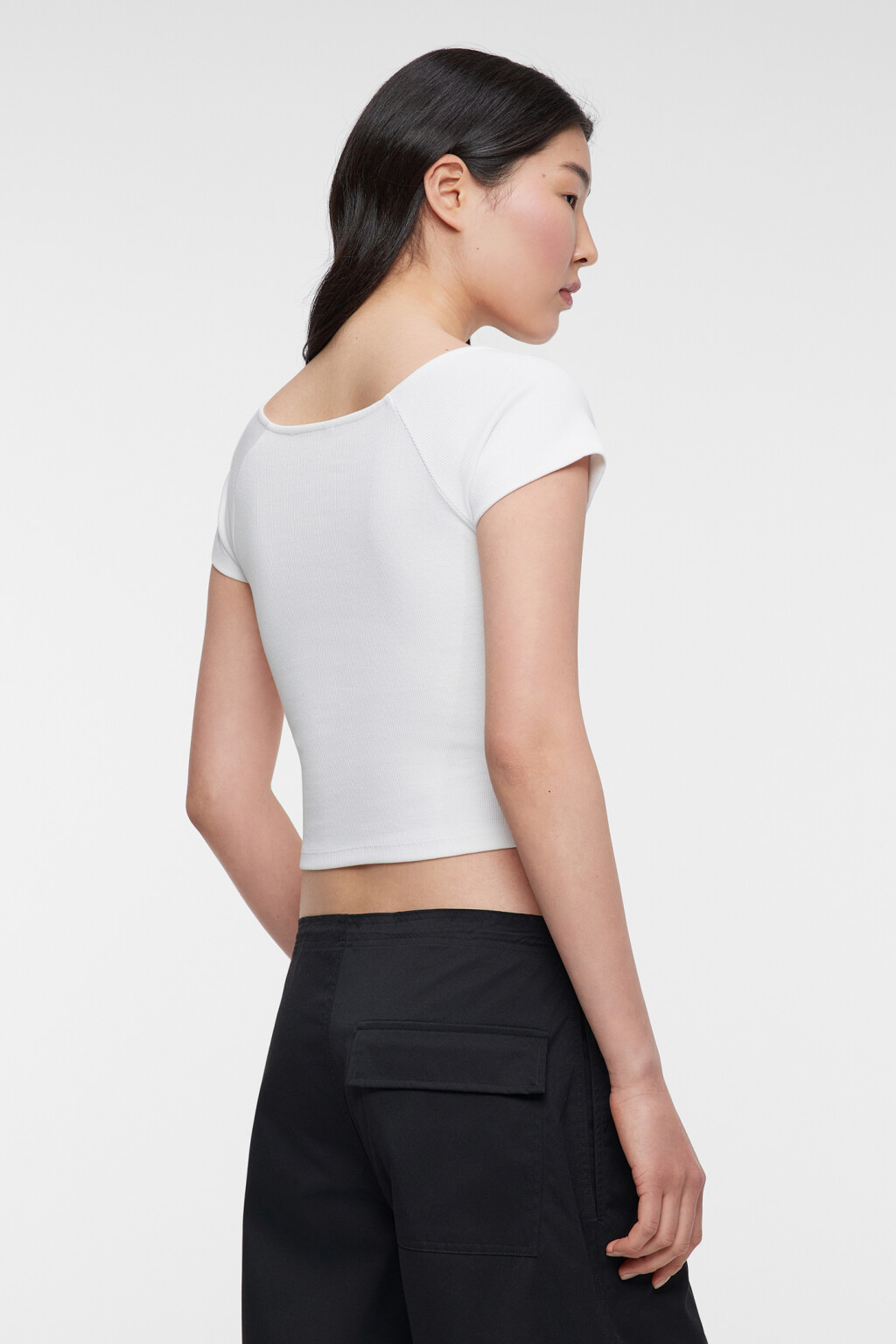 Топ-футболка облегающий с вырезом-лодочкой - цвет белый - 3