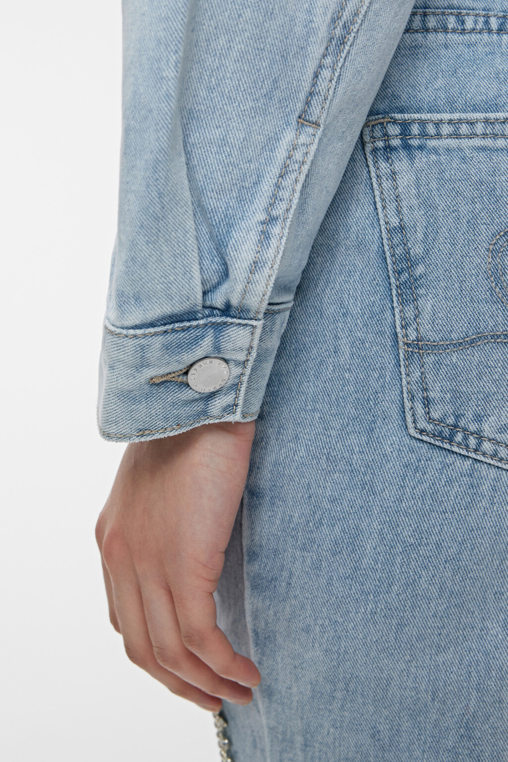 Куртка-джинсовка короткая с вырезами-сердцами и стразами - цвет голубой - 7